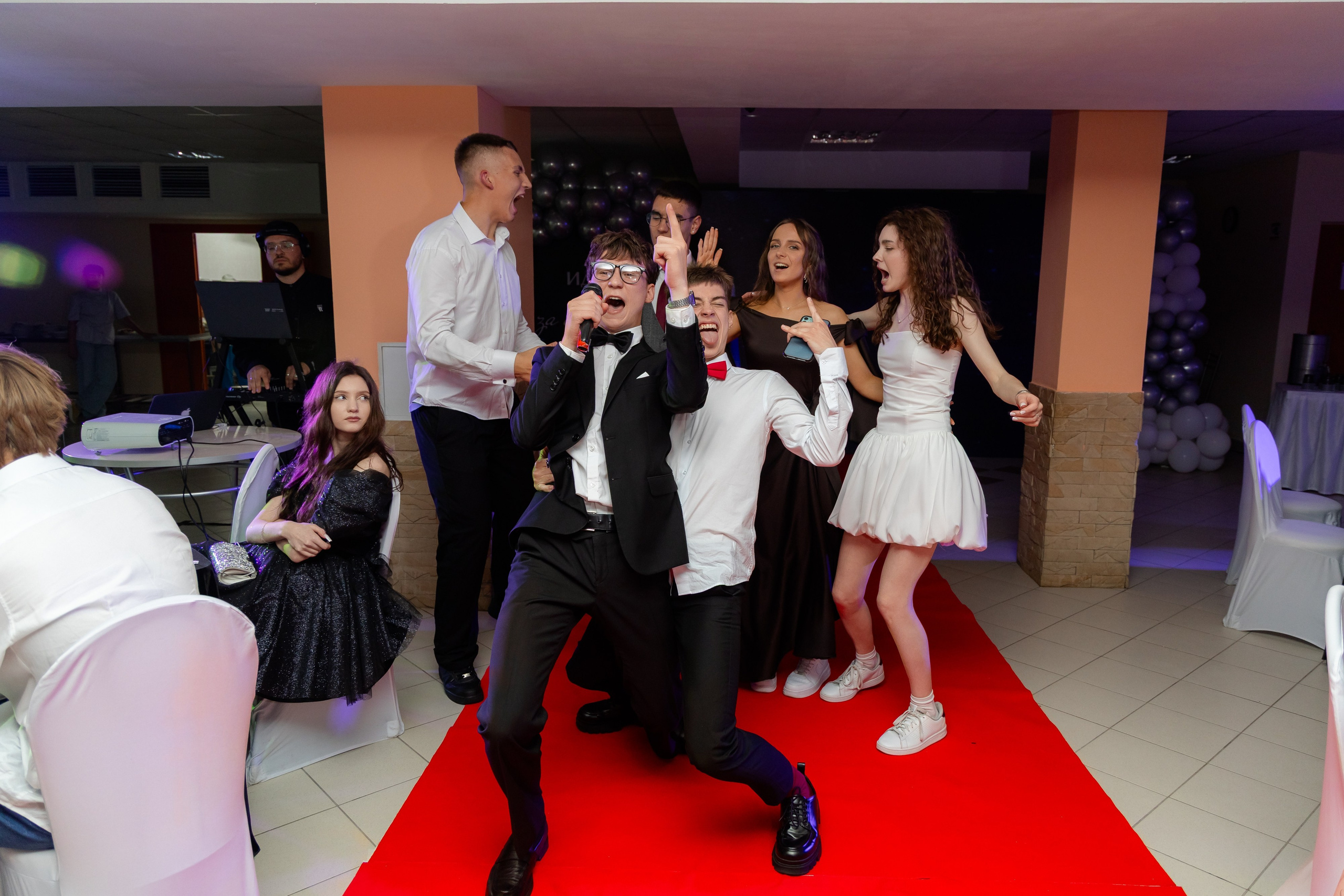 Школьный выпускной 2025 год в Минске, Беларуси. Свадебный фотограф в Минске/Беларуси Сергей Спиридонов