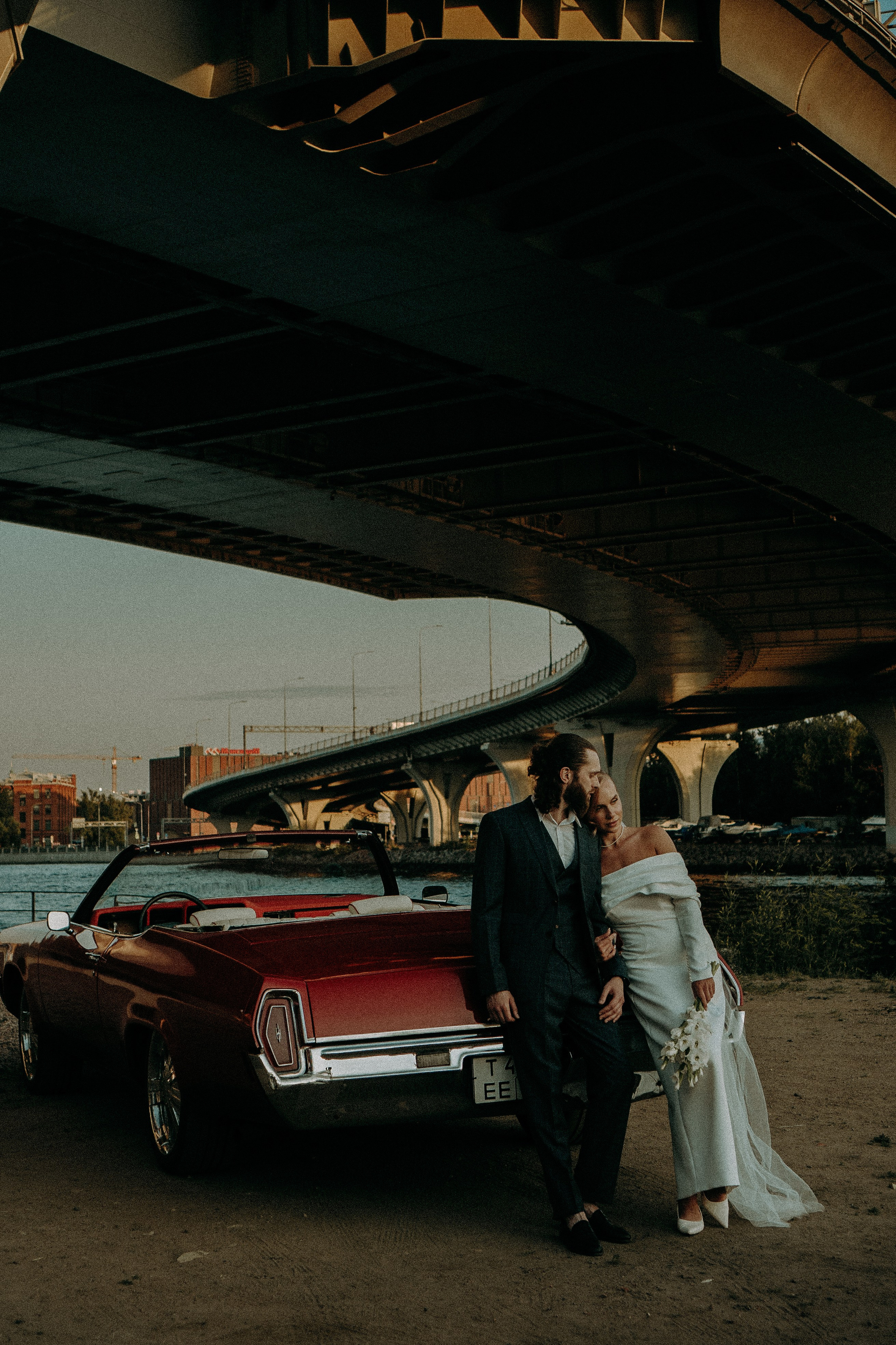 СВАДЕБНАЯ СЬЕМКА ВОЗЛЕ МСОТА БЕТАНКУРА НА КАБРИОЛЕТЕ. Профессиональный фотограф, Санкт-Петербург — Виктория Богомолова