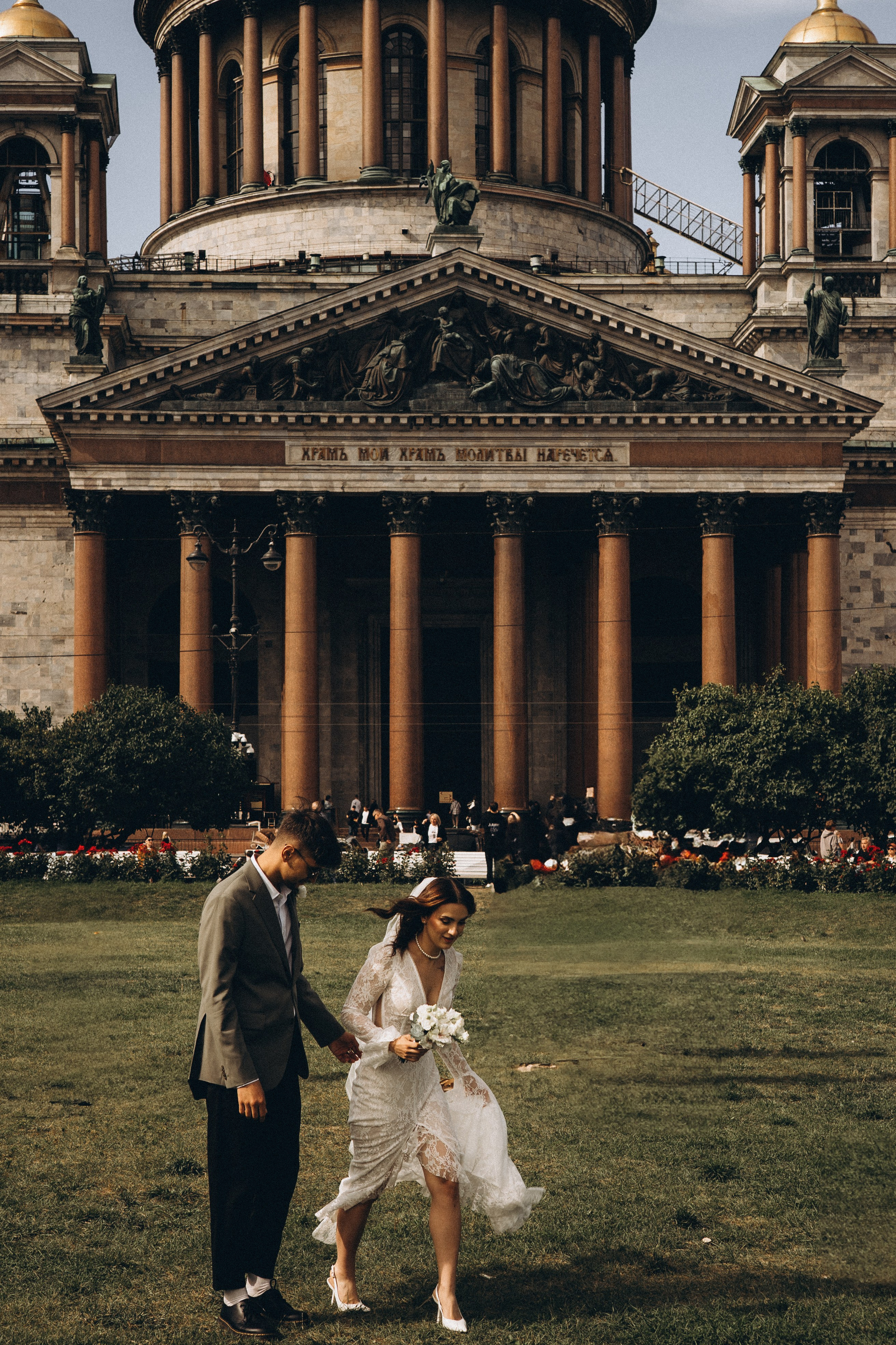 СВАДЕБНАЯ ПРОГУЛКА ВОЗЕ ИСАИКЕВСКОГО СОБОРА АСТОРИИ И ЗАКОНОДАЛЕТНОГО СОБРАНИЯ. Профессиональный фотограф, Санкт-Петербург — Виктория Богомолова