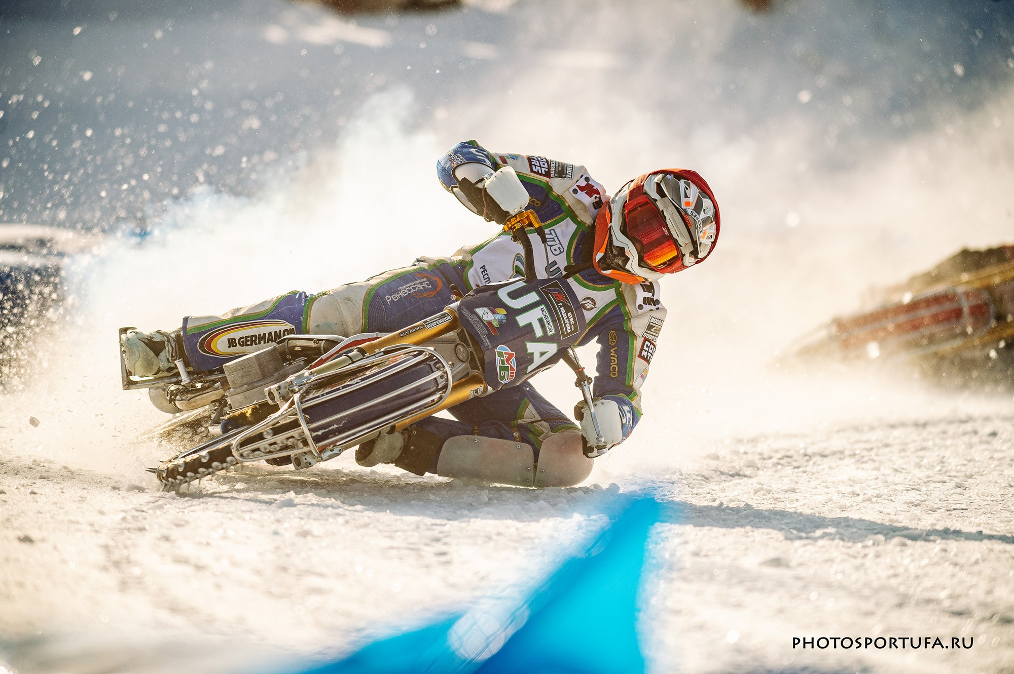 Мотогонку на льду. Спортивный фотограф в Уфе Евгений Буров