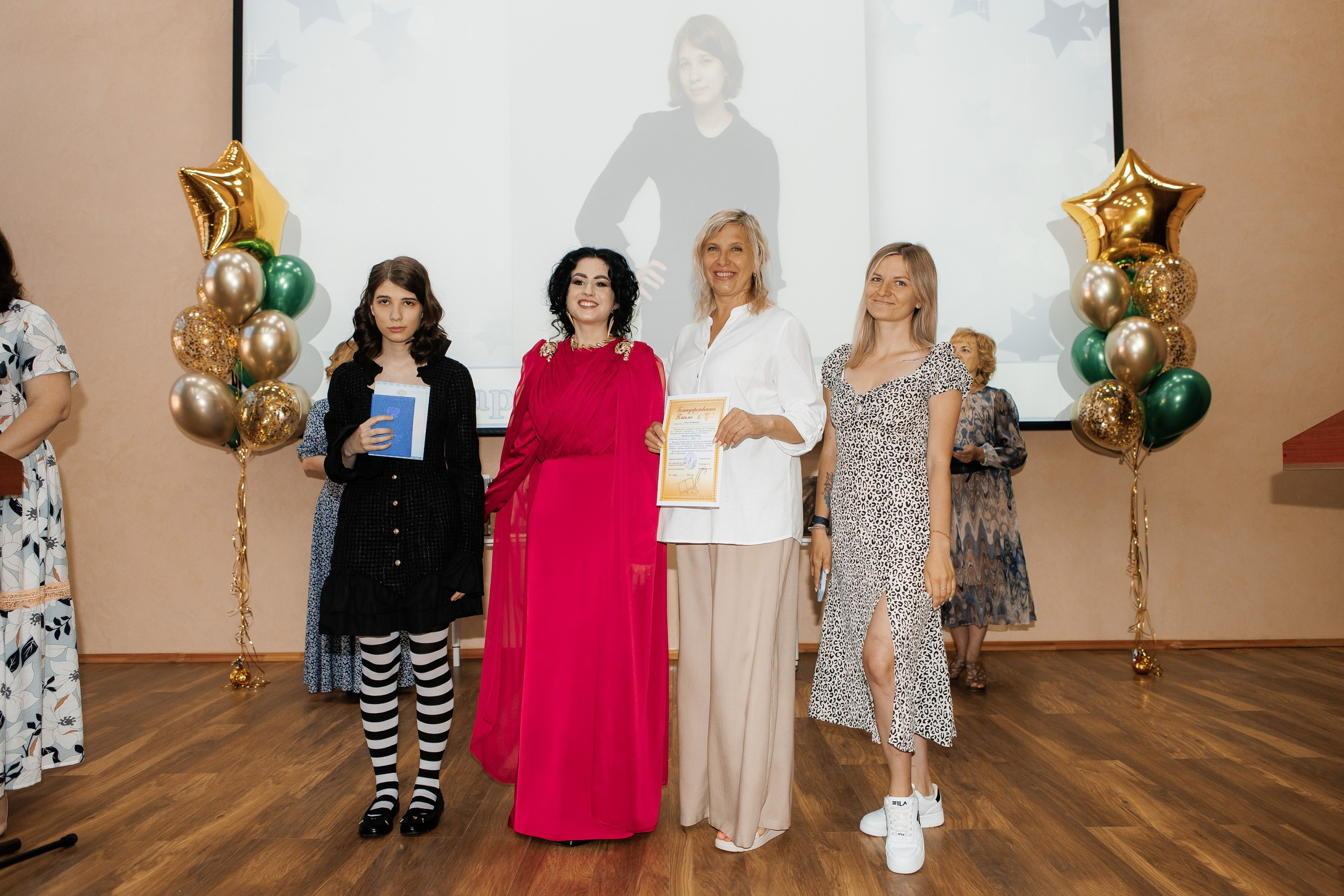 Выпускной Гимназия 12 2024 г. Свадебный и портретный Фотограф в Липецке Дмитрий Котюков