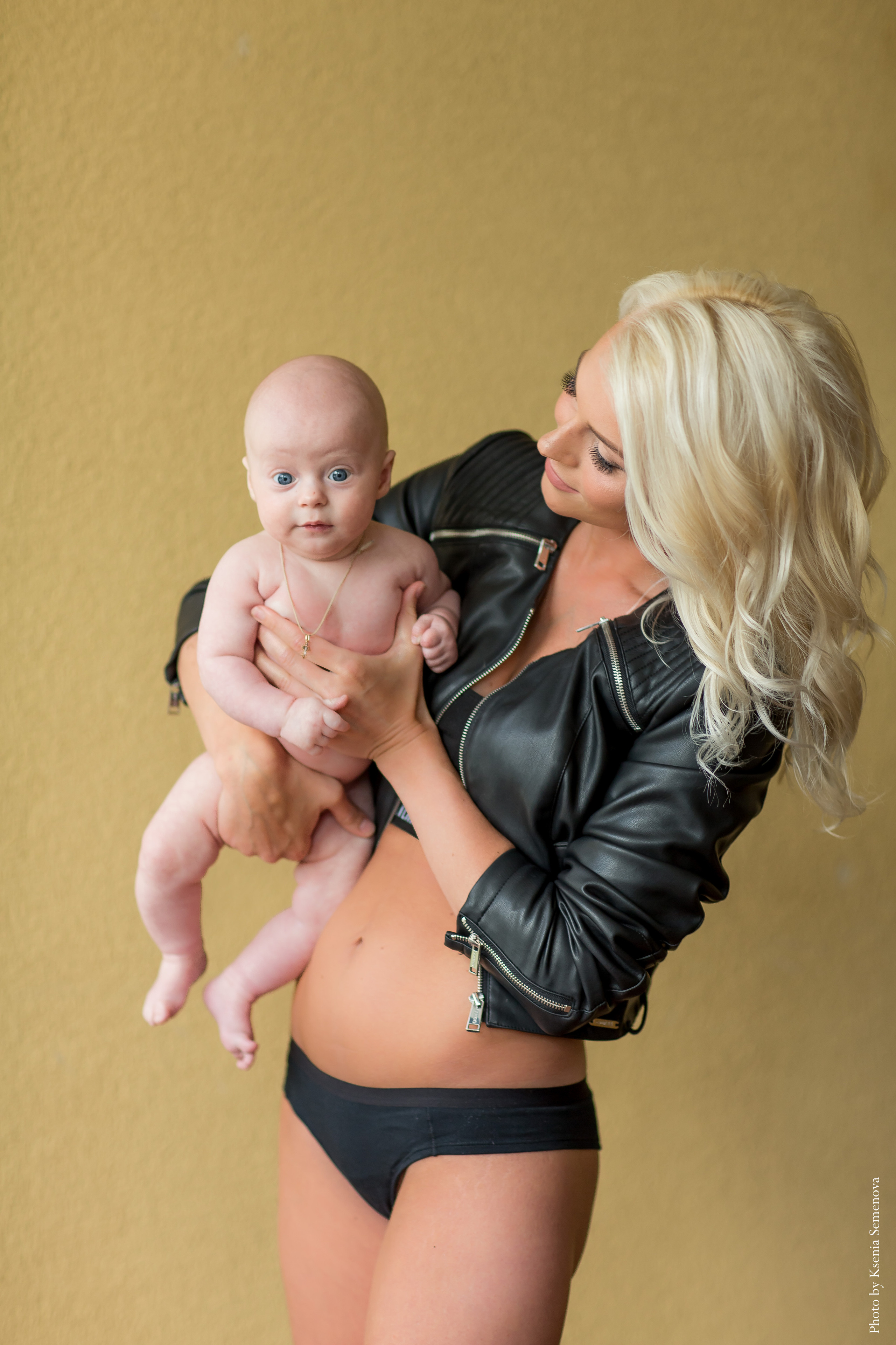 Фотосессия беременности и съёмки матери и ребёнка. Фотограф в Москве. Контент для блога. В портфолио и просто на память