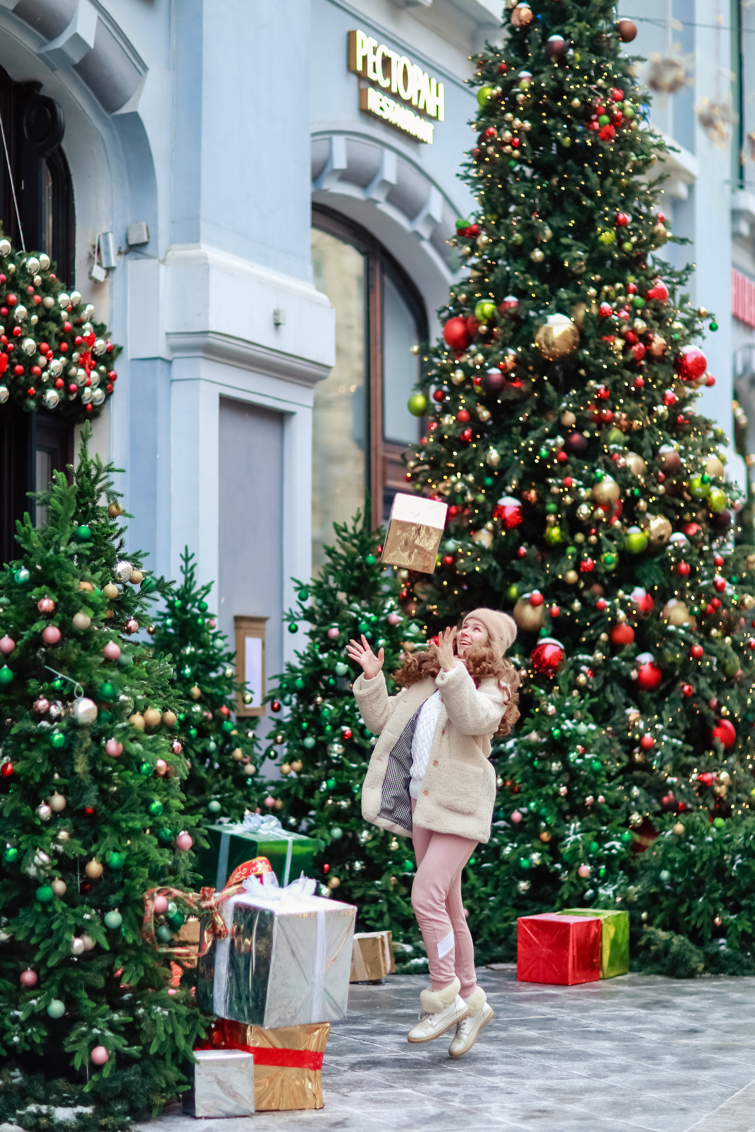 Новогодняя фотопрогулка у ГУМа с Любой. Фотограф в Москве. Контент для блога. В портфолио и просто на память