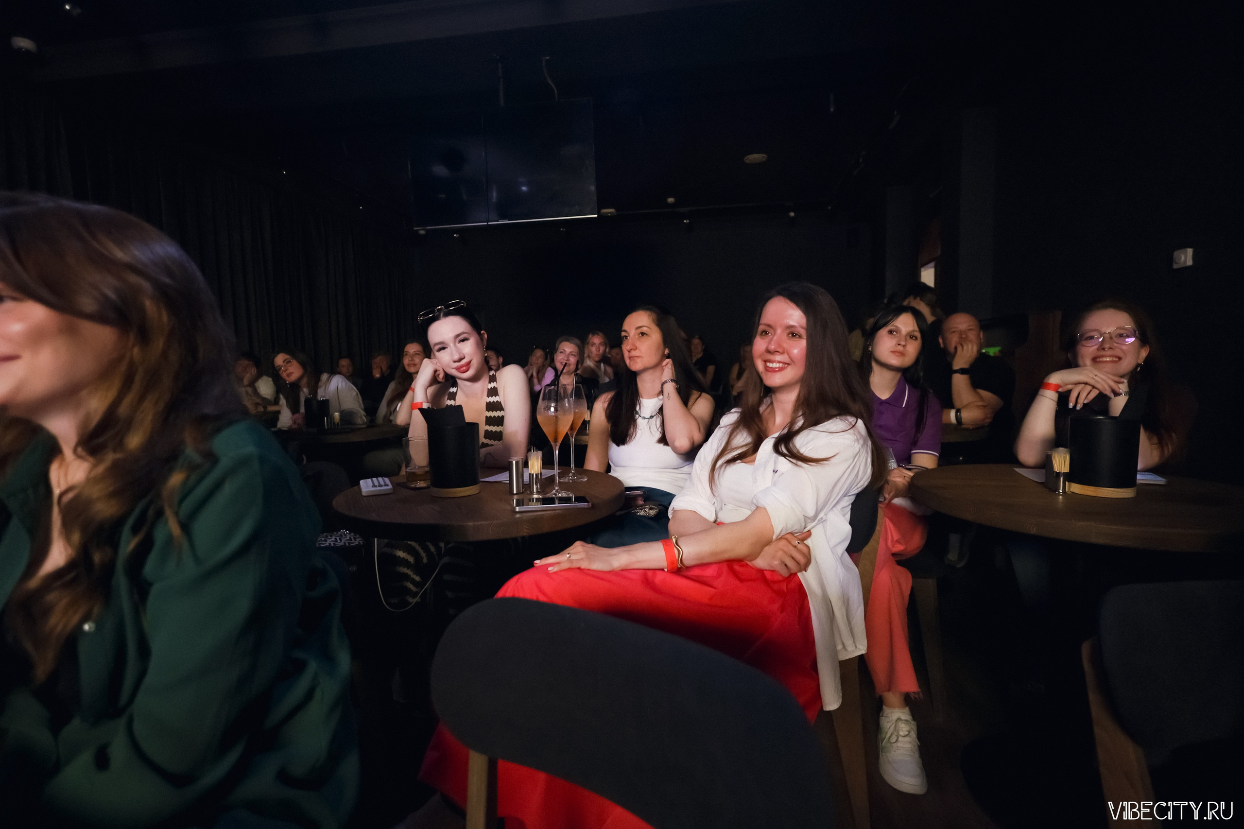 Стендап клуб Локация. VIBECITY.RU Вайб Сити Ру Фоторепортажи Фотоотчеты Калининград