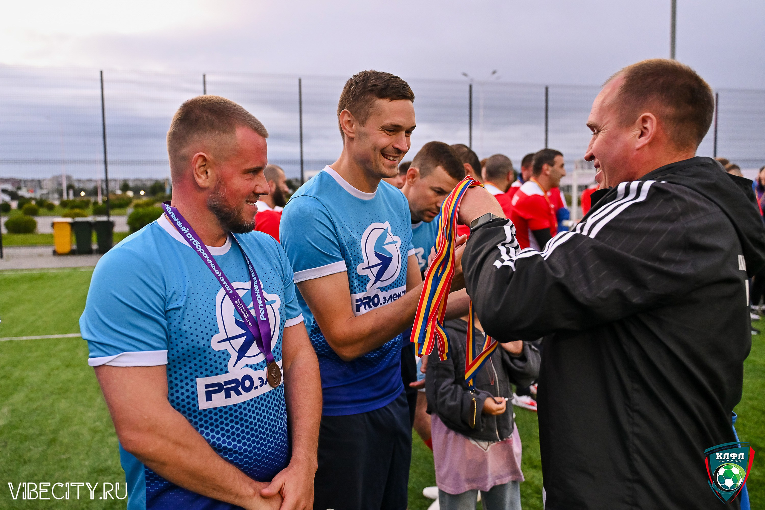 ФИНАЛЬНЫЕ МАТЧИ ПЛЕЙ-ОФФ XXl ЛЕТНЕГО КУБКА КАЛИНИНГРАДСКОЙ ЛФЛ. VIBECITY.RU Вайб Сити Ру Фоторепортажи Фотоотчеты Калининград