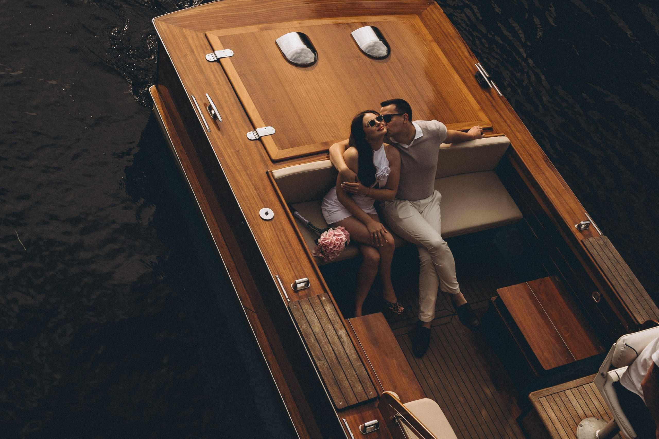 СВАДЕНБНАЯ СЬЕМКА НА КАТЕРЕ ПО КАНАЛАМ САНКТ-ПЕТЕРБУРГА И В АКВАТОРИИ НЕВЫ. Профессиональный фотограф, Санкт-Петербург — Виктория Богомолова