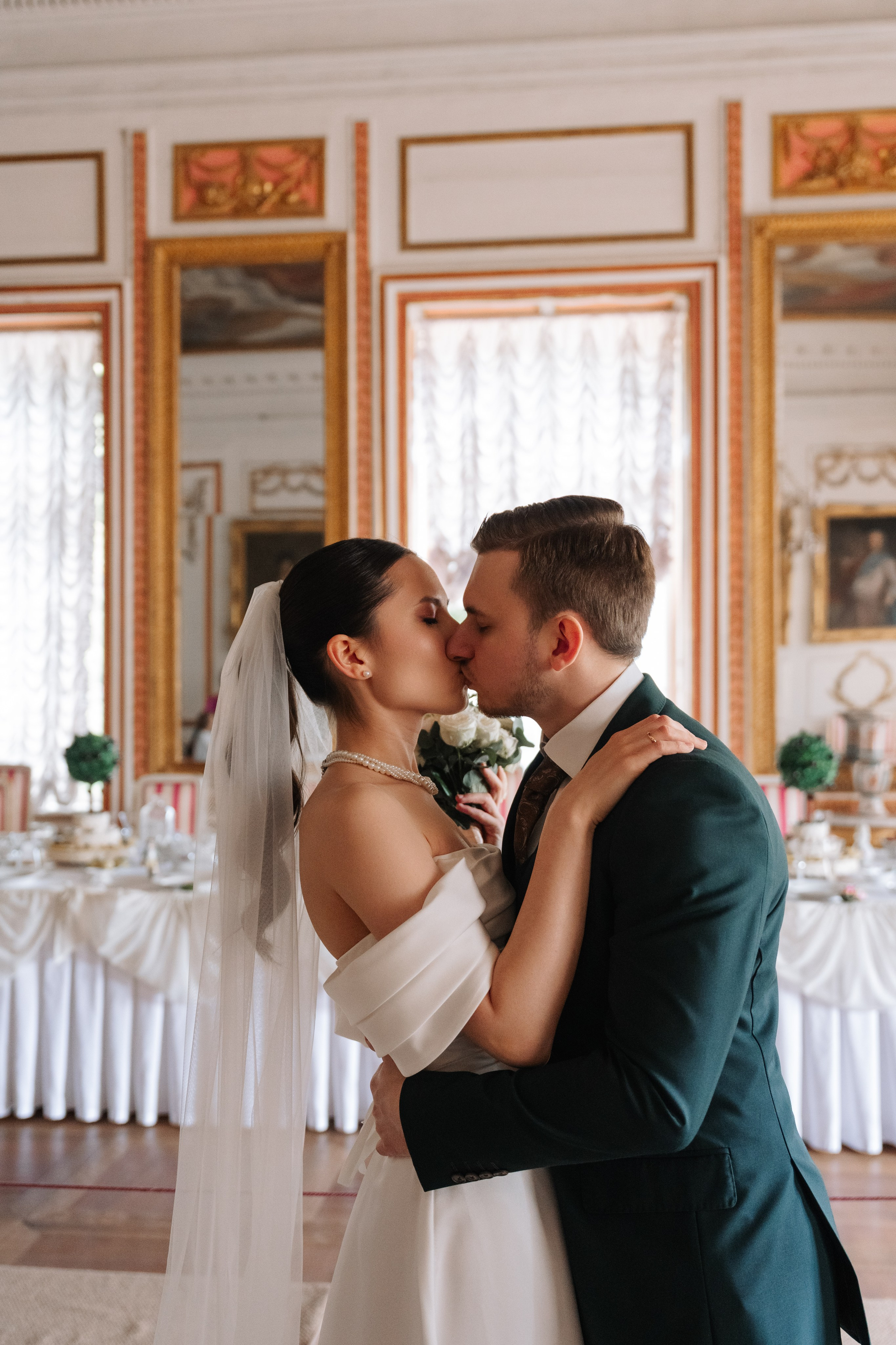 Влад и Илина в Кусково. Свадебный фотограф в Москве Анна Полушина