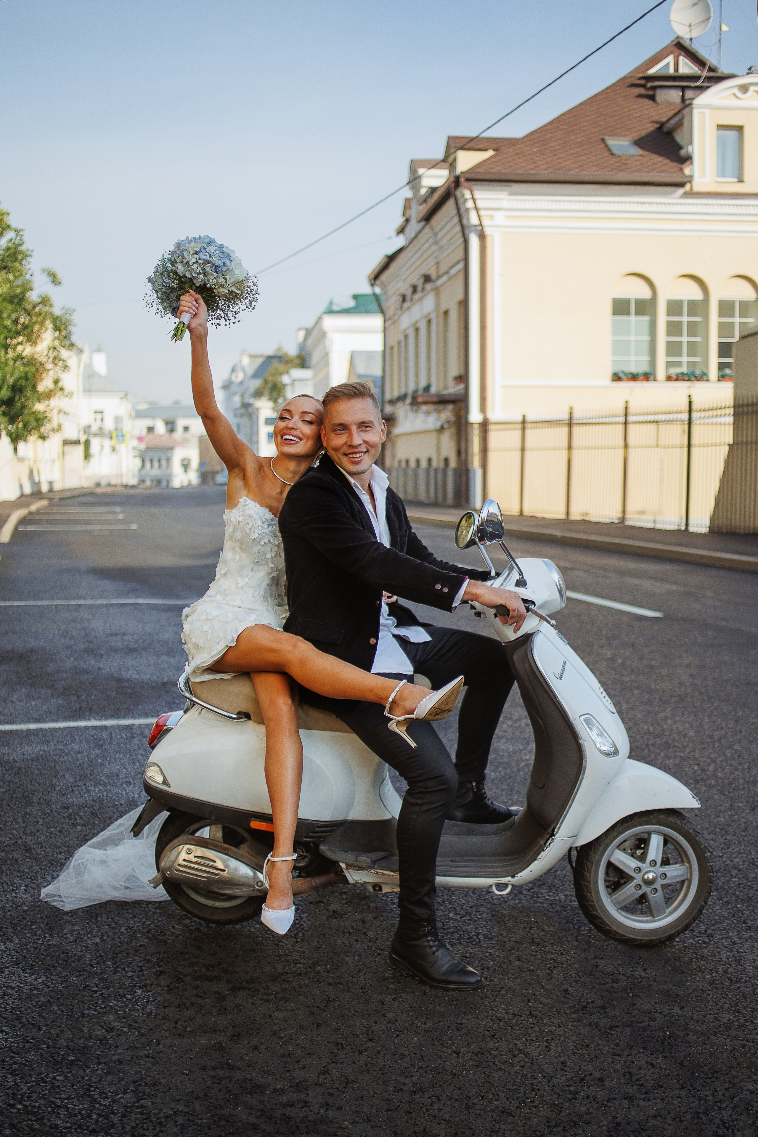 На мопеде Даша и Леша. Марковкина КрисТина