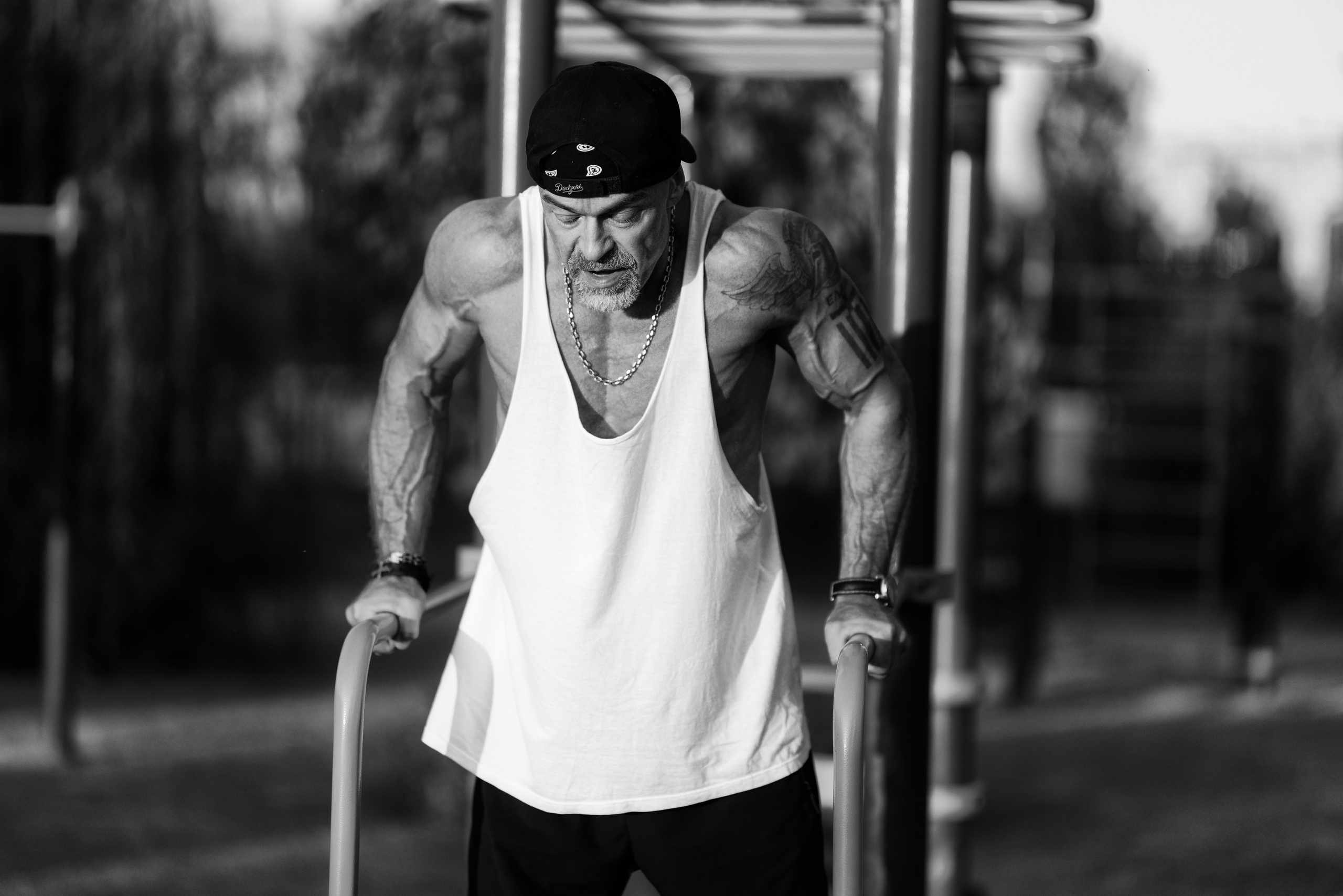 Фотосет на улице и спортплощадке с Александром для контента. Дмитрий Шульгин, портретный фотограф в Воронеже