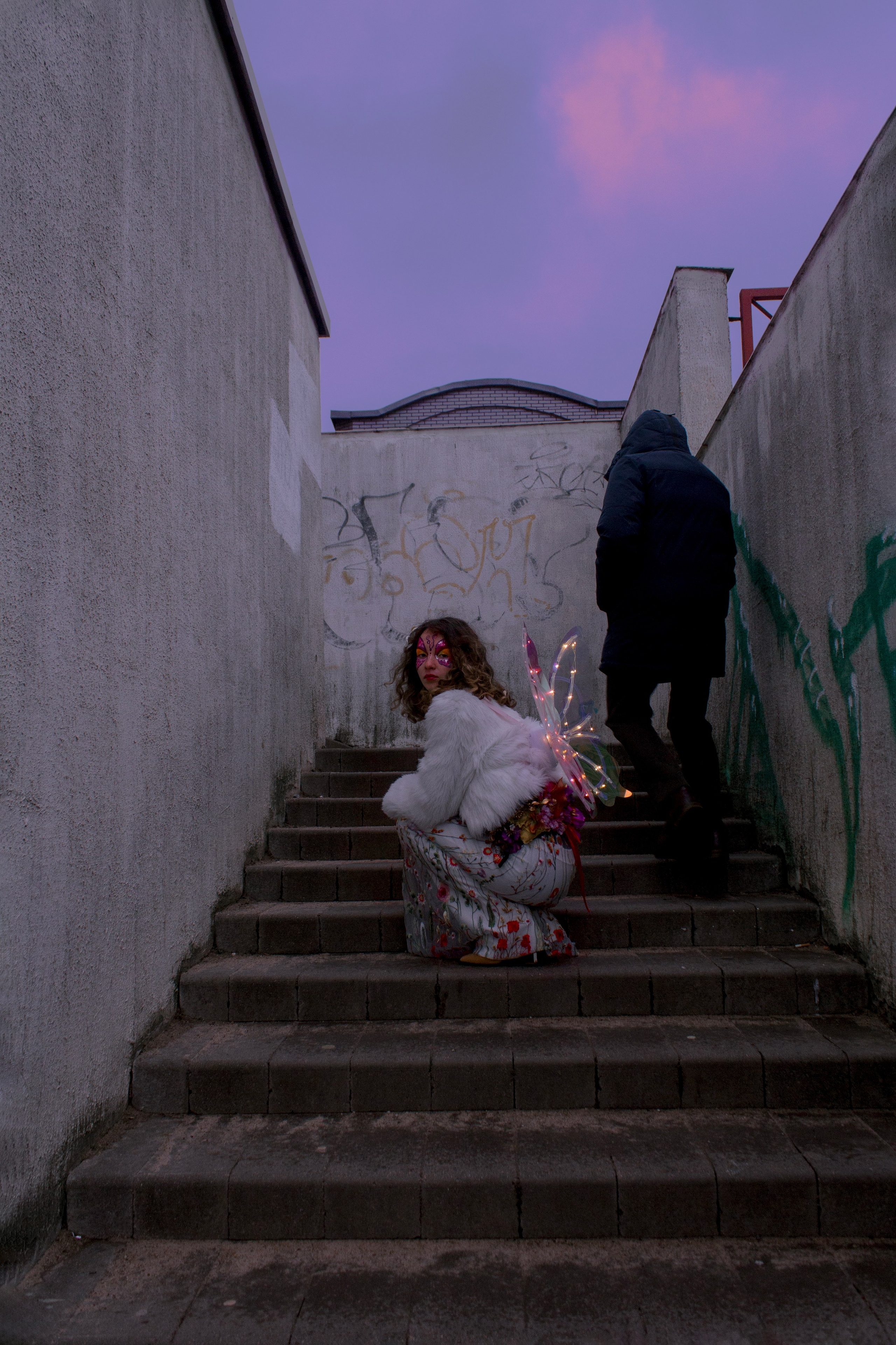 Яркий подарок серому городу