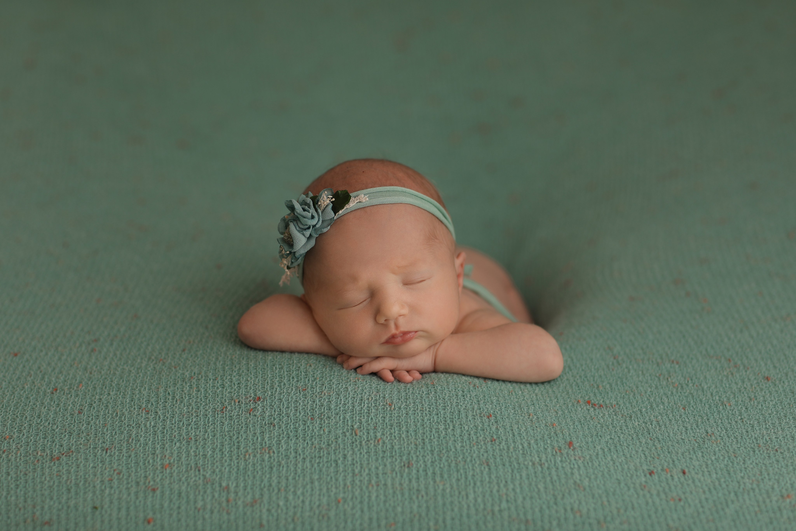 PH @anna_molodykh_newborn.almaty. Retoucher Aleksmokh