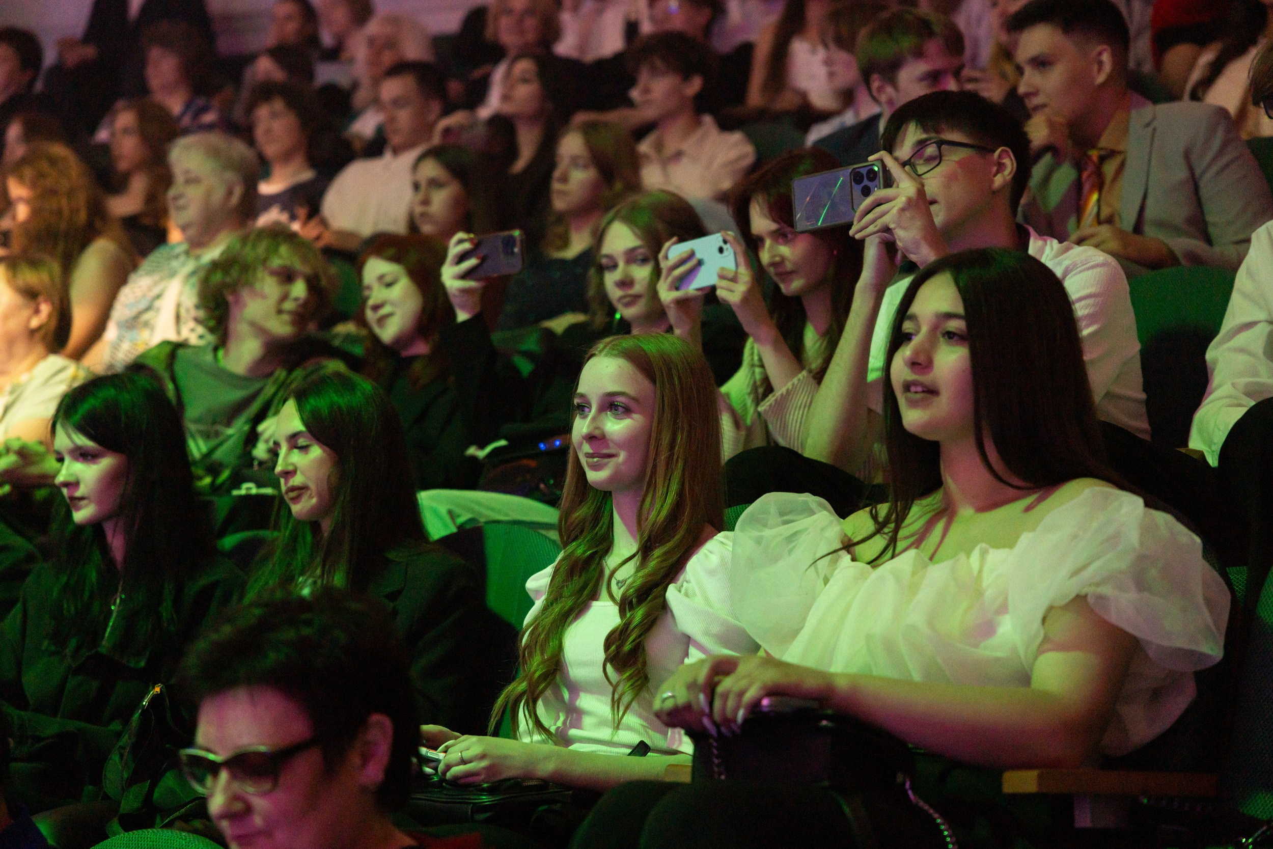 Городской бал выпускников (24 июня 2025). Репортажный фотограф Алексей Пирязев