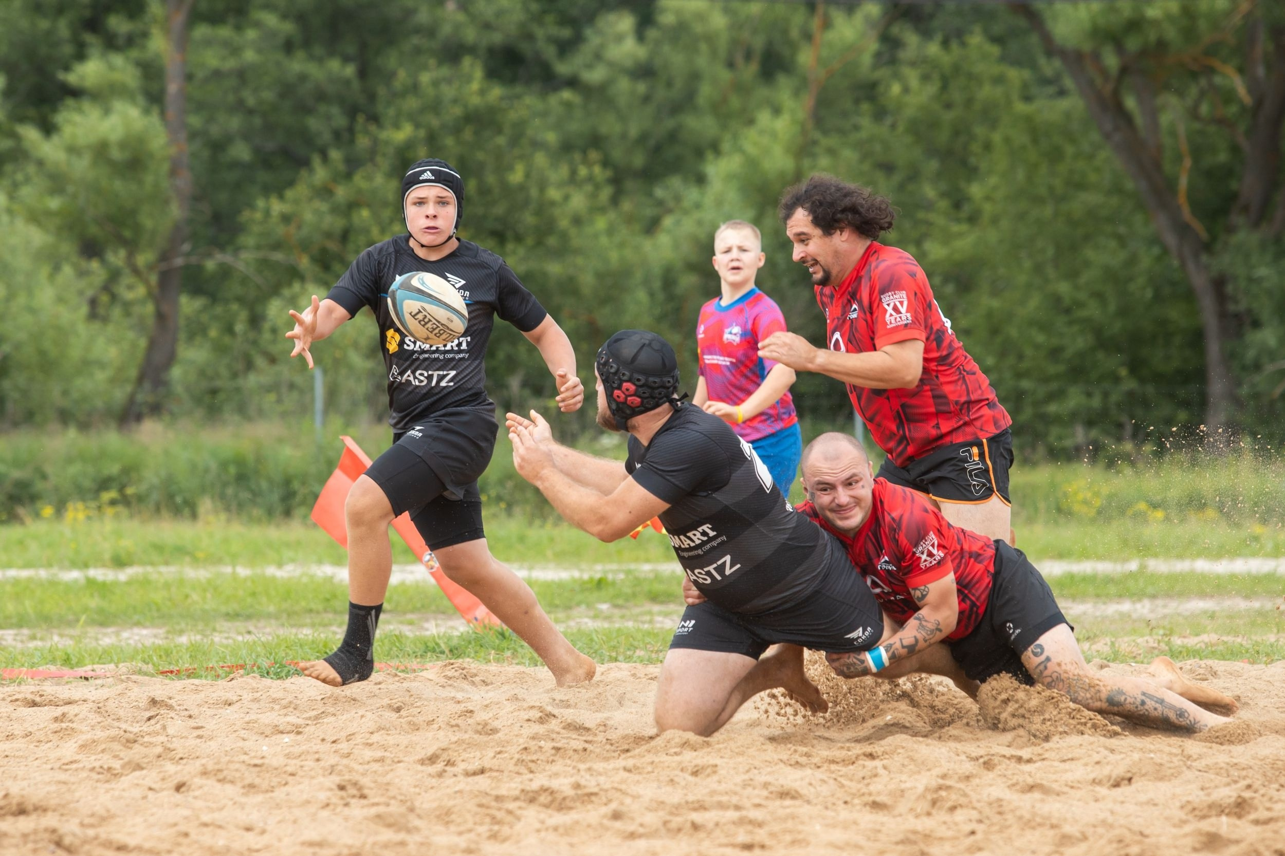 Открытое первенство Тульской области по пляжному регби среди мужских команд. (28 июня 2025). Репортажный фотограф Алексей Пирязев