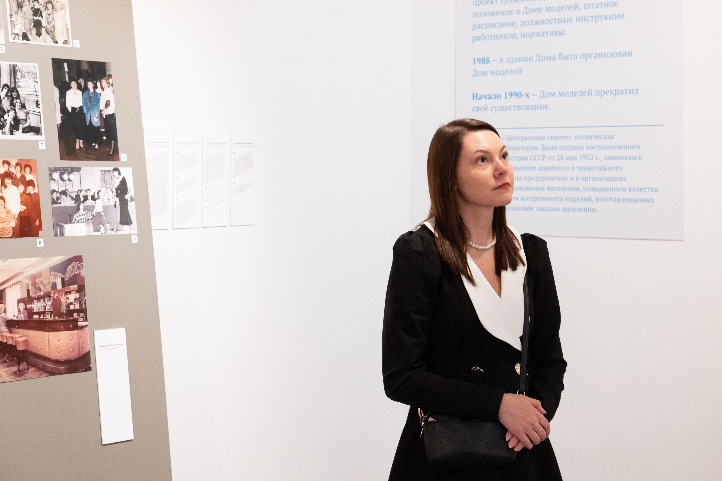 Вернисаж выставки «Между строчками. Швейное мастерство и модная индустрия в Туле 1970-1990-х» в Доме Крафта (28 ноября 2025). Репортажный фотограф Алексей Пирязев