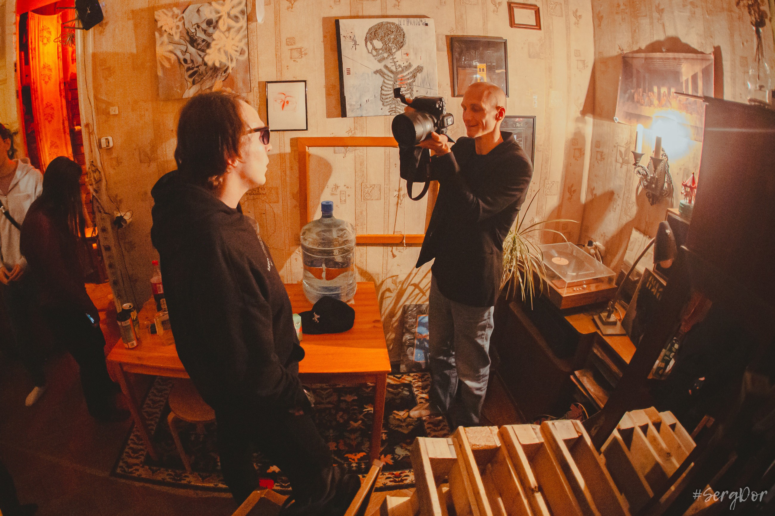 Рома Гонза, Ваня Пинженин, Квартирник у Мищенко, поэты, стихи, совершеннолетие, Санкт-Петербург, Питер, 16.11.2024, SergDor, 16 ноября 2024 года, #SergDor