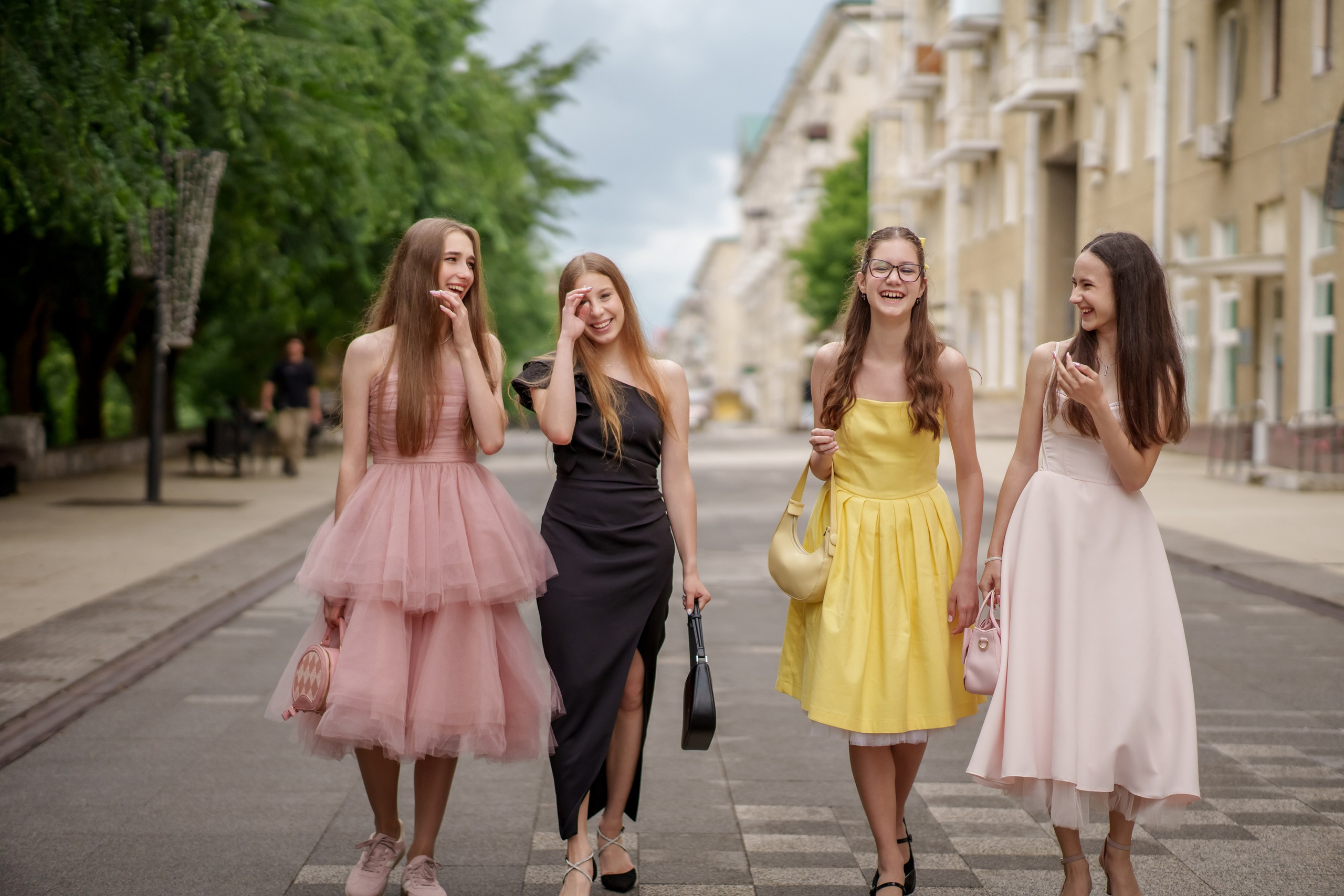 Уличная на набережной. ВЫПУСКНЫЕ АЛЬБОМЫ, Школьный фотограф, семейный и свадебный в Саратове и области Ольга Плаксина