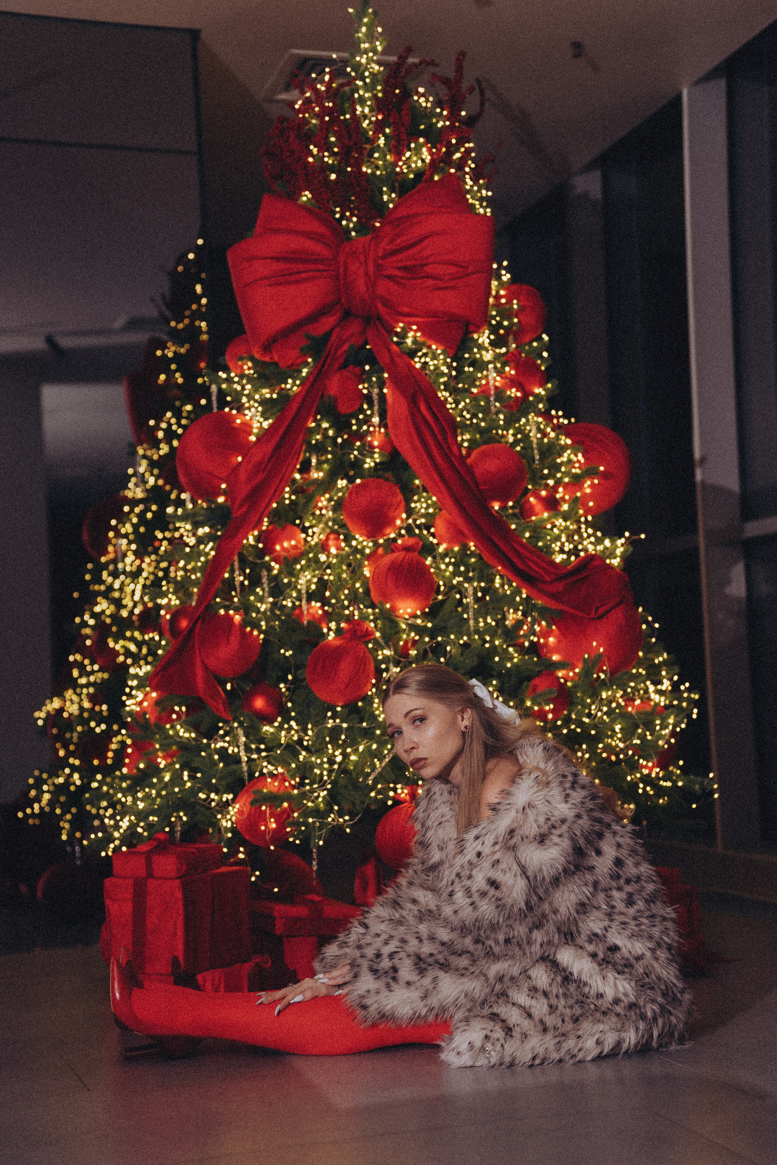 ФОТОСЕССИЯ К НОВОМУ ГОДУ В СТУДИИ С ЕЛОЧКОЙ КРАСИВЫЙ ОБРАЗ. Профессиональный фотограф, Санкт-Петербург — Виктория Богомолова