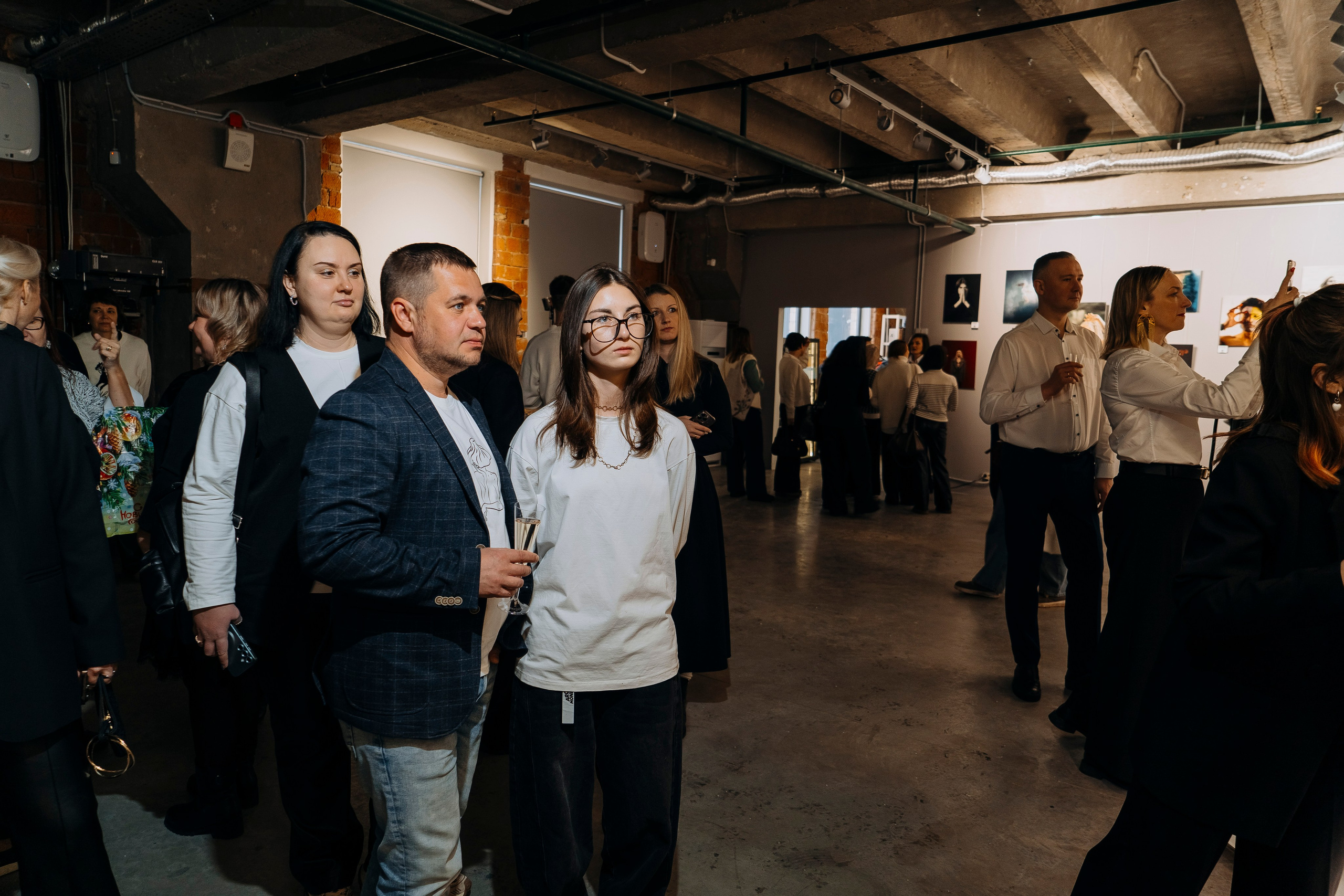Вернисаж фотовыставки MFamilia «Гармония различий». Организация фотовыставок в Петербурге и Москве, MFamilia (МФамилия)