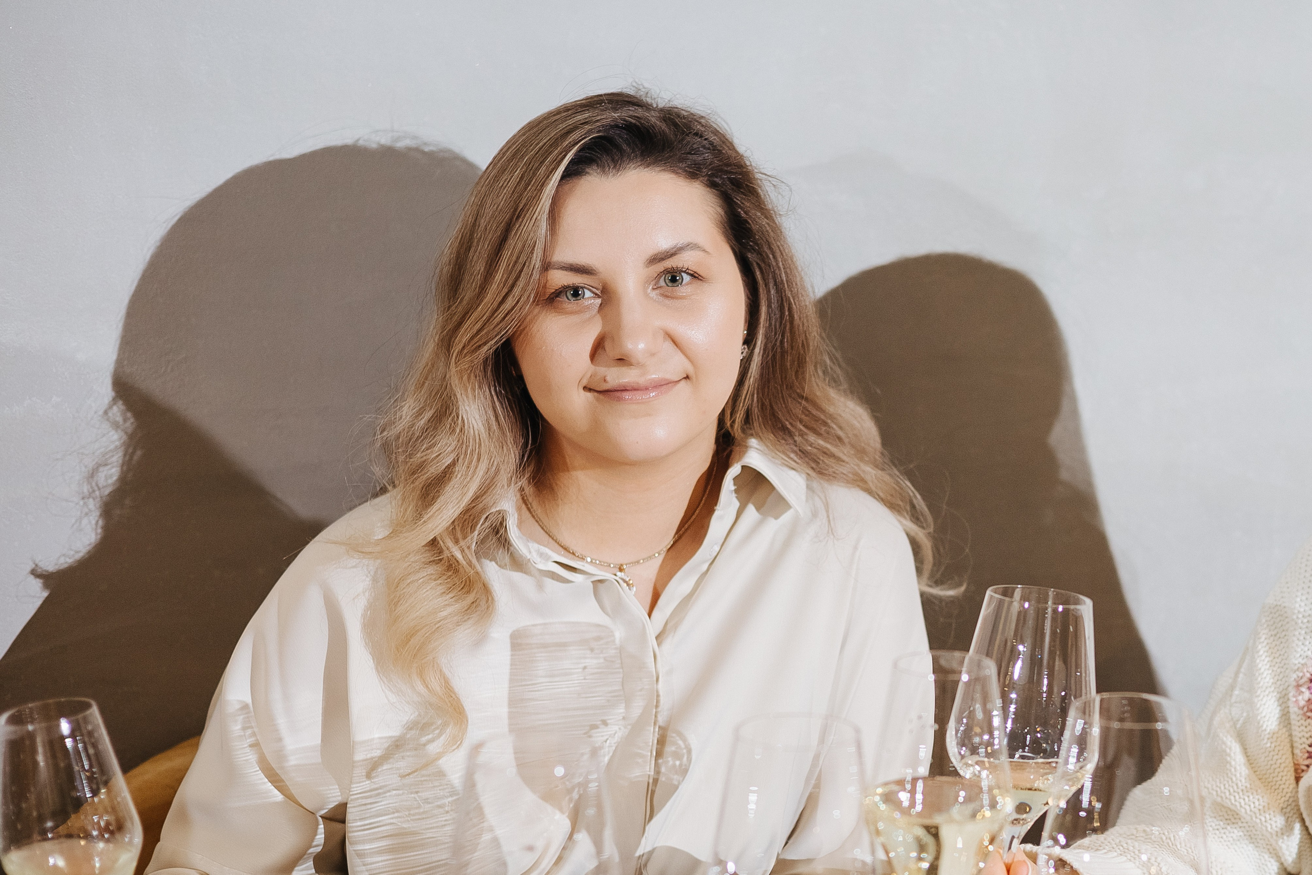 Презентация открытия магазина женской одежды GLVR в ресторане Fresco. Фотограф в Красноярске Надежда Воскресенская