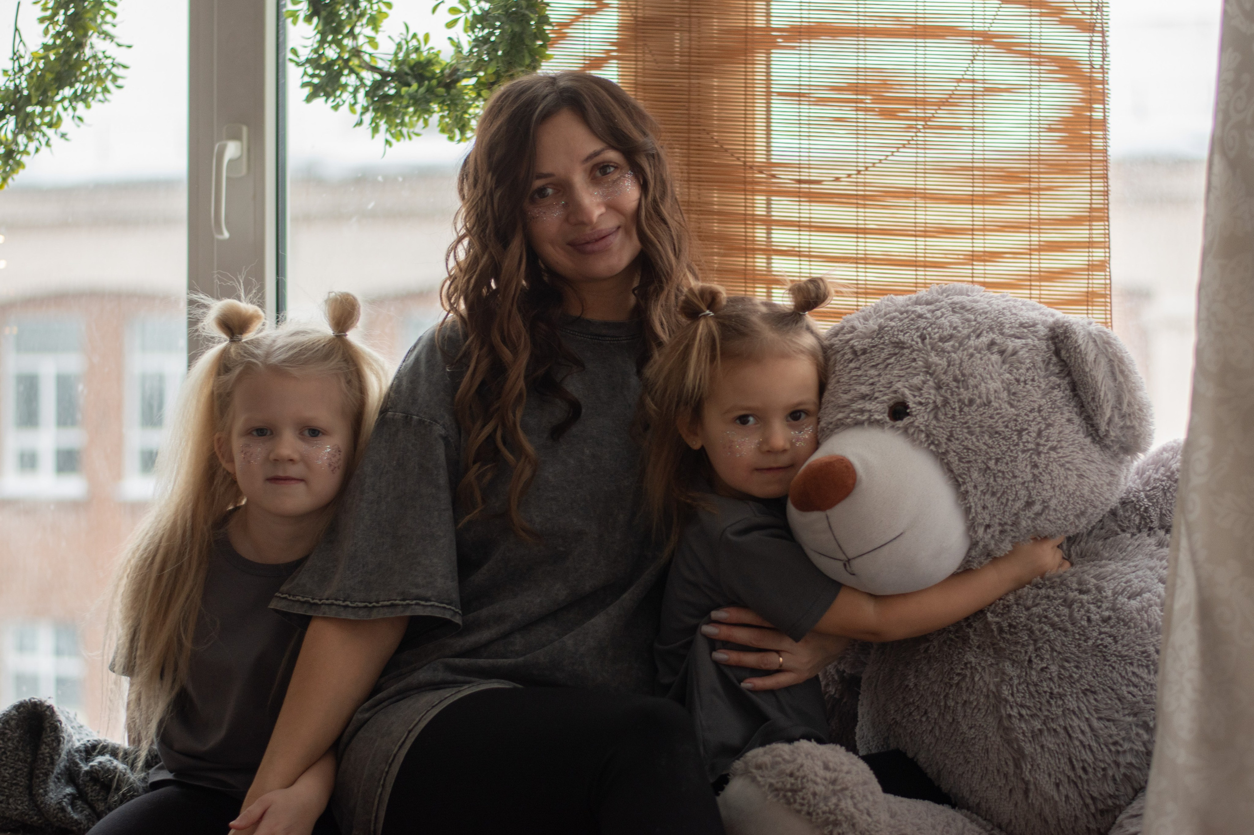 Ксения и прекрасные малышки Милана и Арина. Фотограф в Новосибирске Фальман Полина