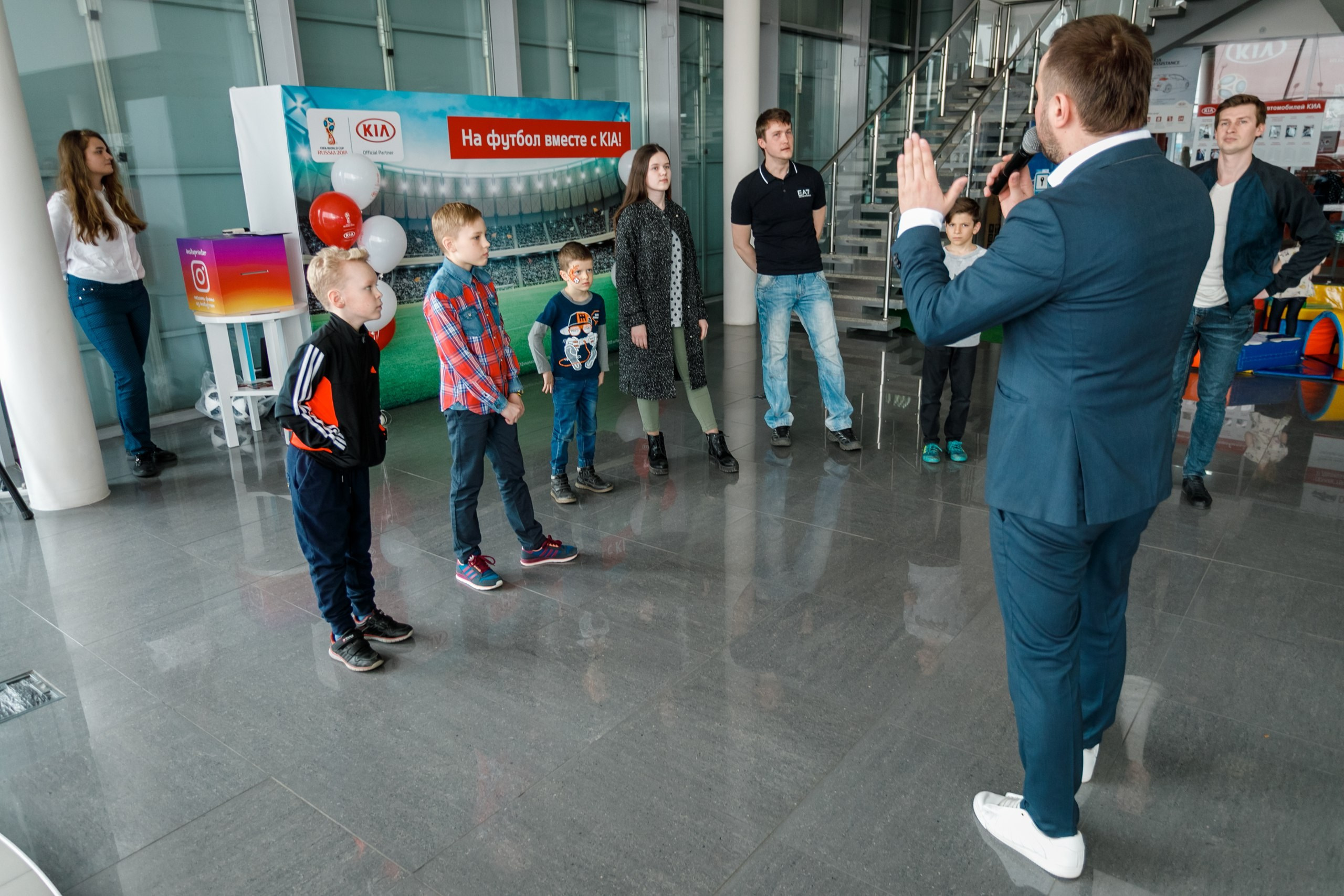Розыгрыш билетов на ЧМ по футболу FIFA @ Киа Центр. Репортажный фотограф Максим Полянский. Москва, Санкт-Петербург, Красноярск