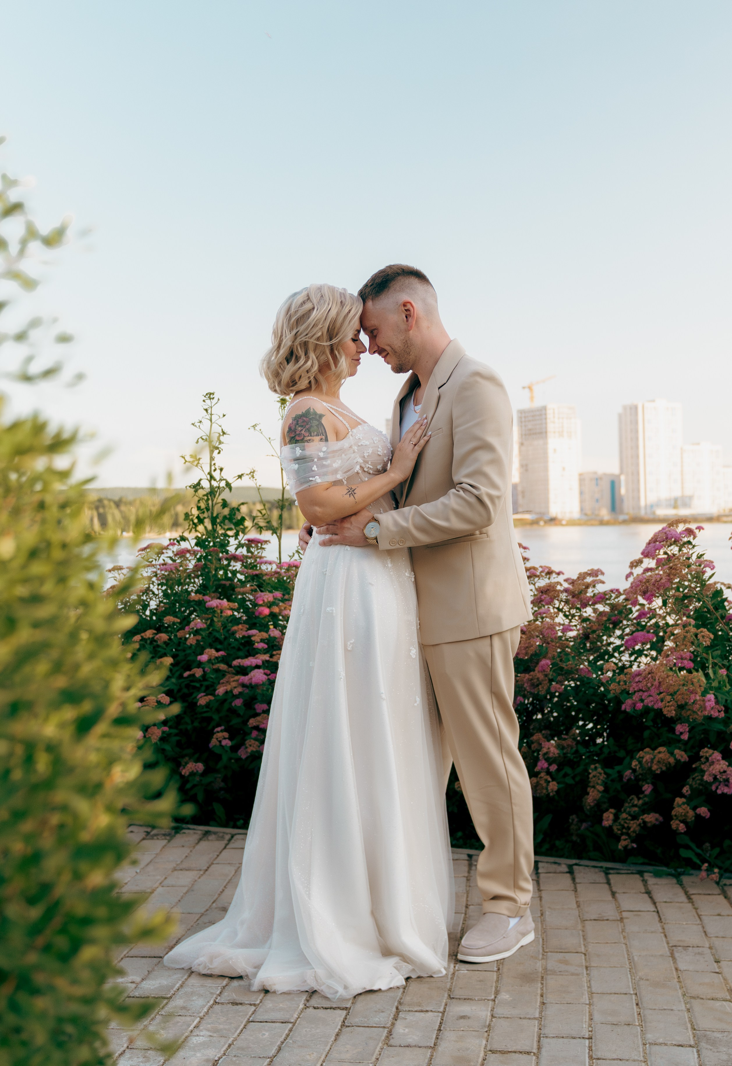 Съемка молодоженов на улице