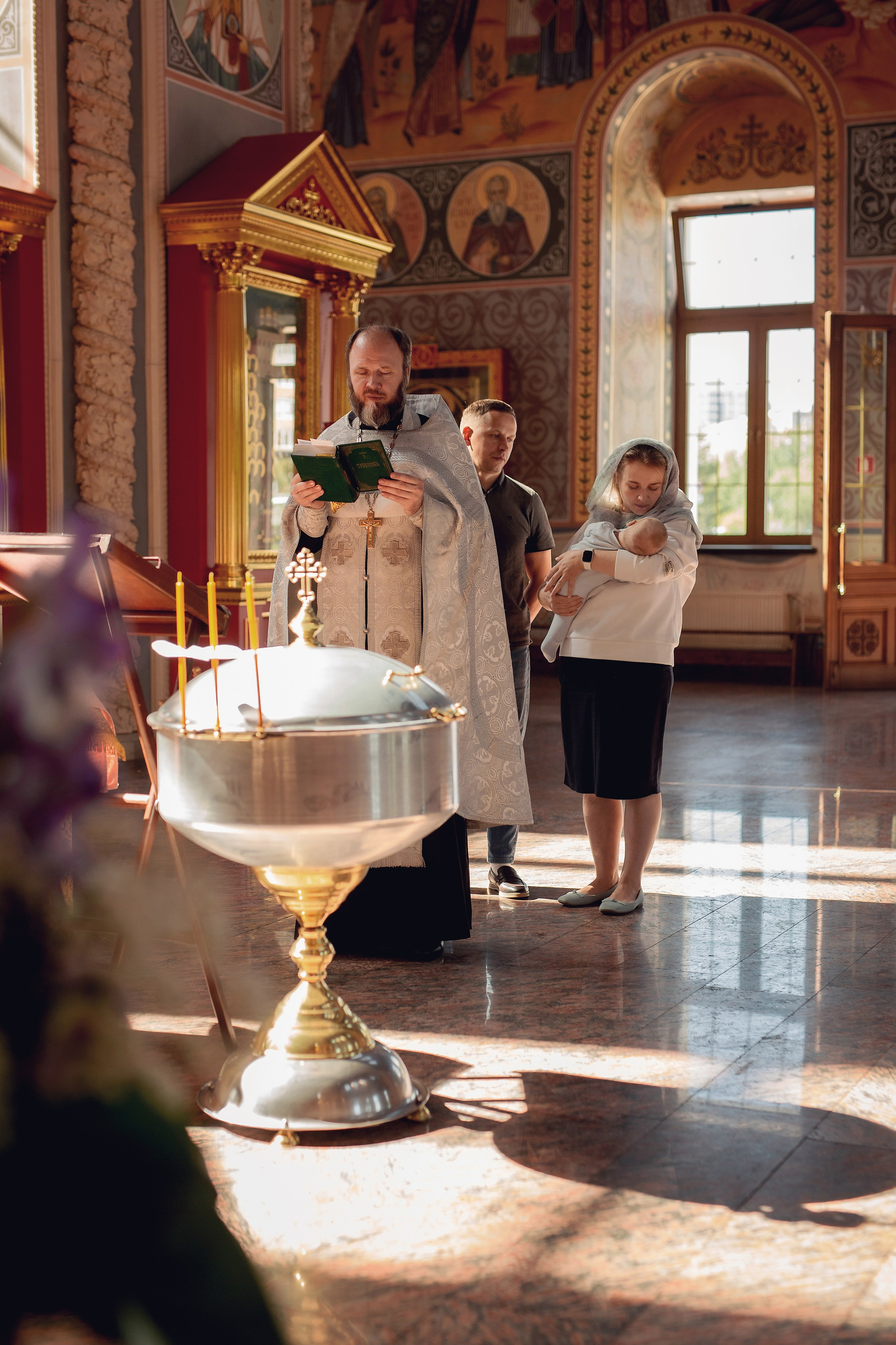 Крещение в храме Св. князя Георгия Всеволодовича. Фотограф беременности и семейный фотограф в Нижнем Новгороде Мила Шелест