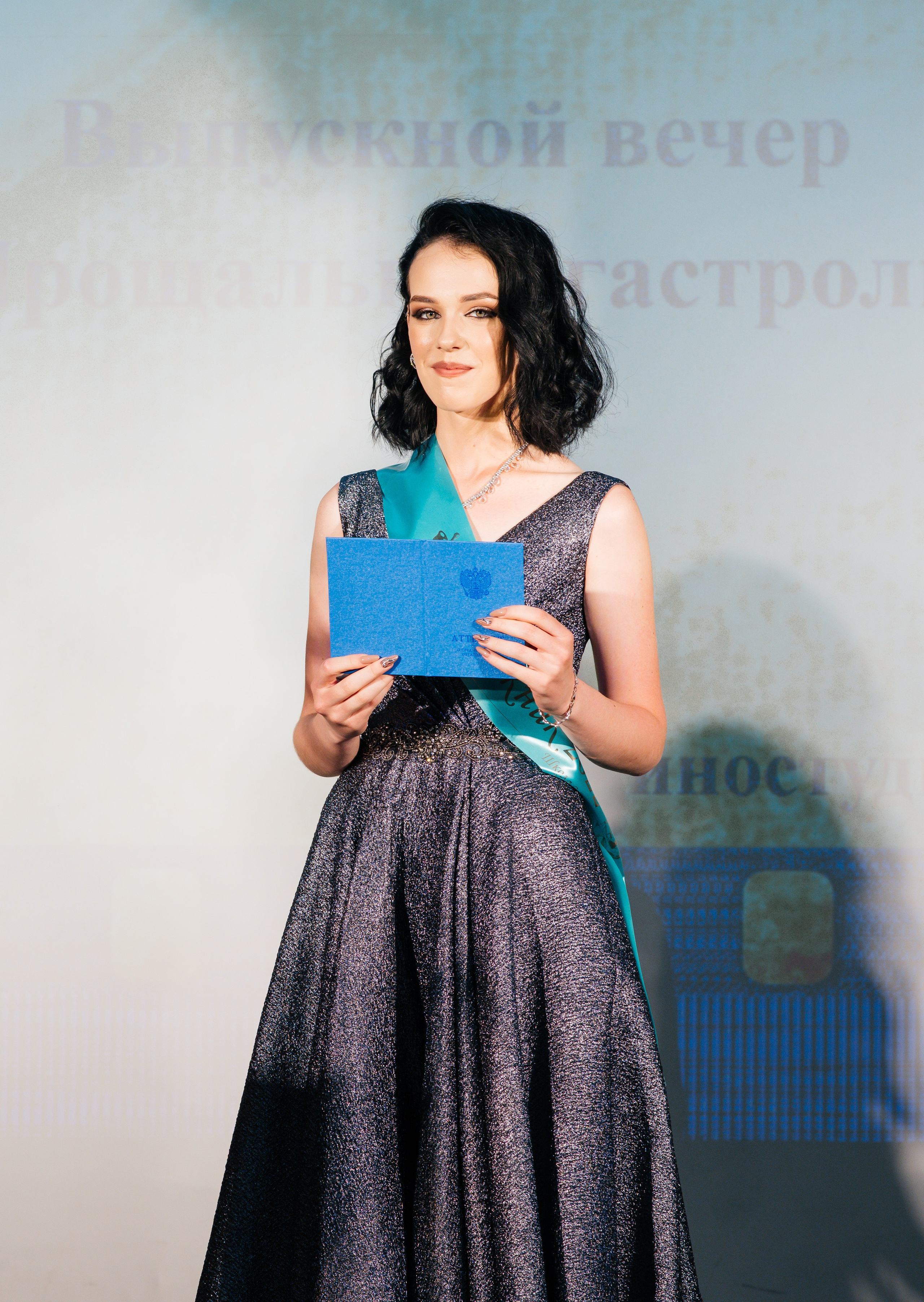 Вручение аттестатов. Выпускные альбомы в Подольске Москве и МО