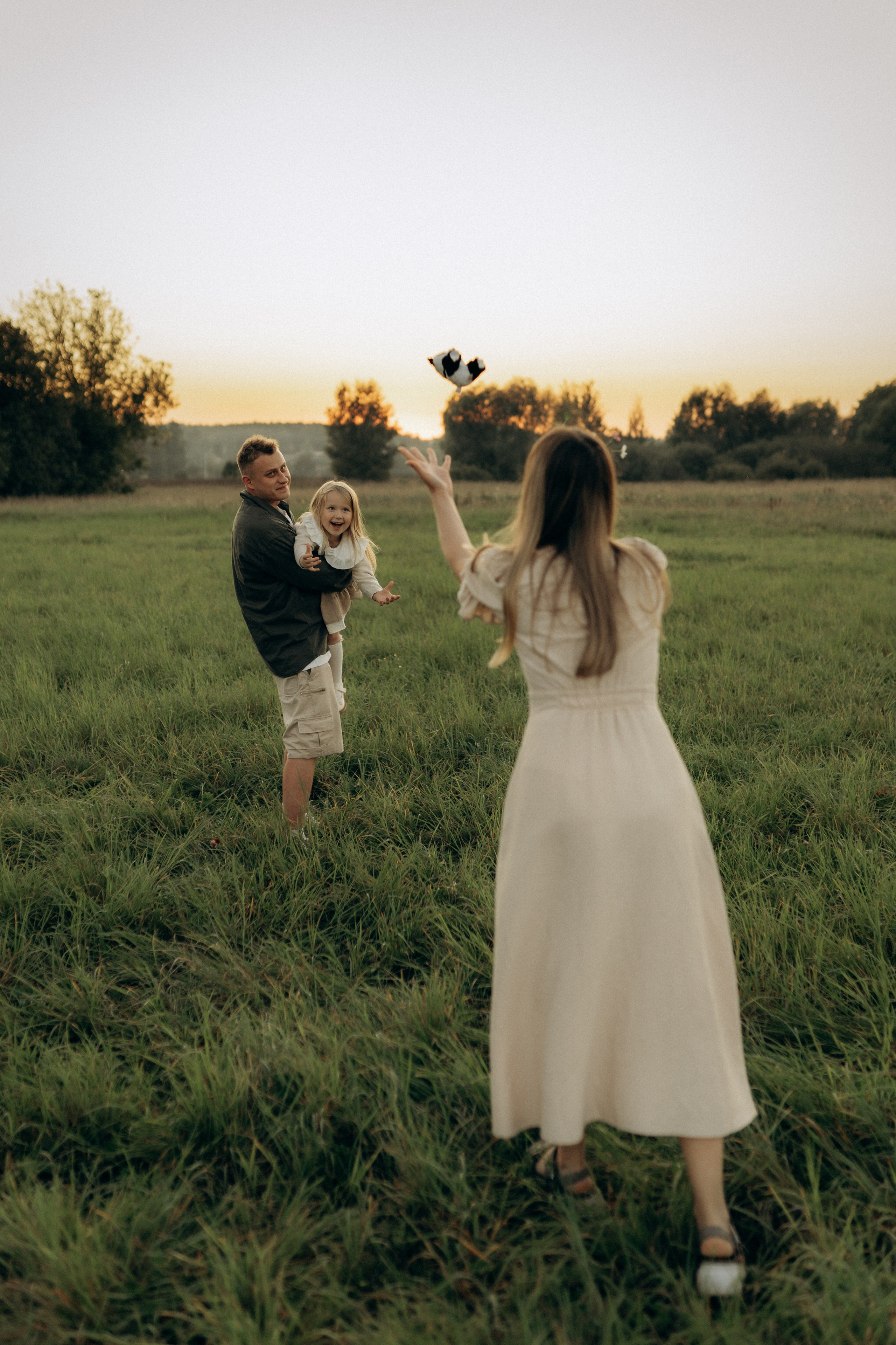 Летний вечер в поле. Семейный lifestyle фотограф в Москве Рената Рафикова