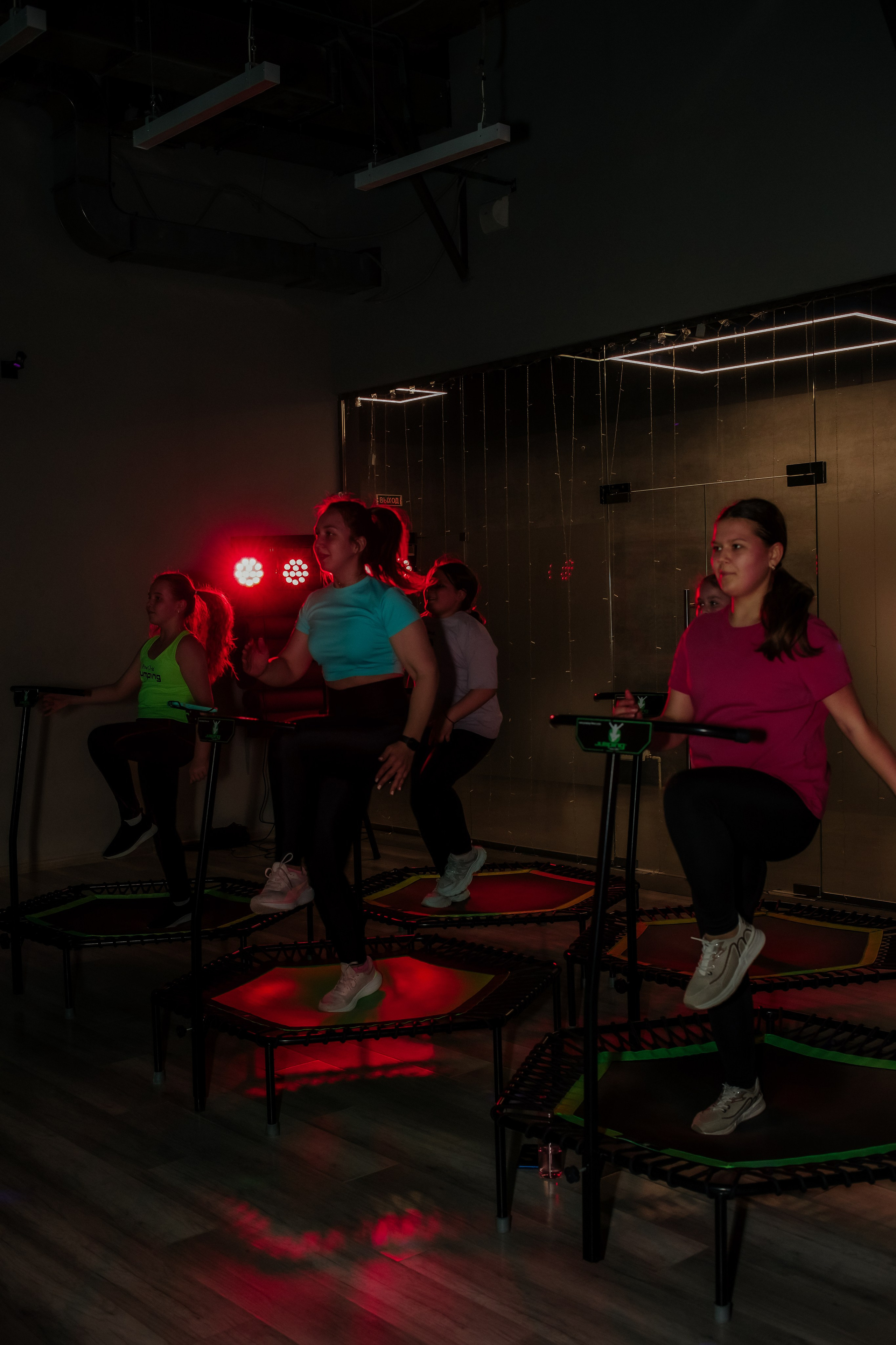 Съемки тренировок для сети студий Jumping Fitness. Ирина Тихонова — фотограф для детей и коллективов в Москве