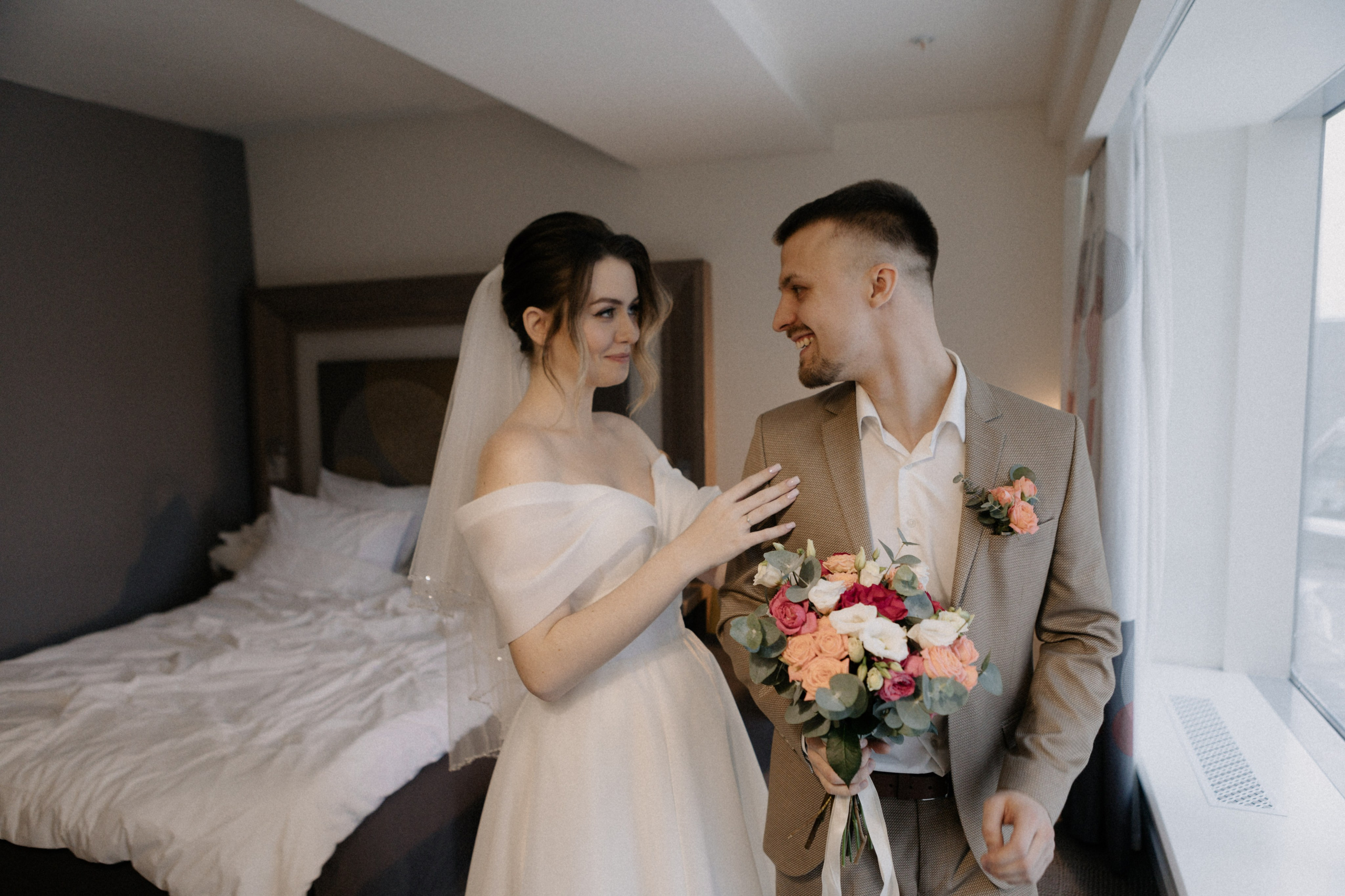 Ксюша и Илья. Утро в отеле роспись в Birds. Свадебный и портретный фотограф в Москве Анастасия Масюк