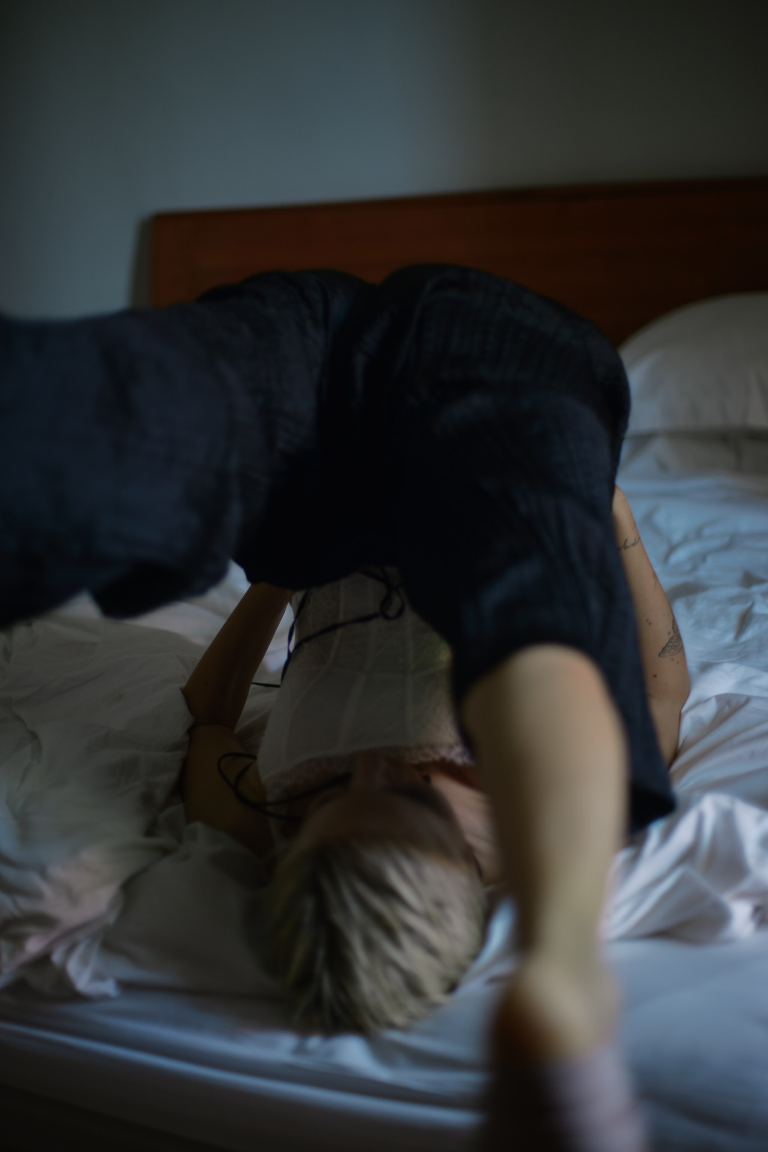 Alena in hotel room. Главная