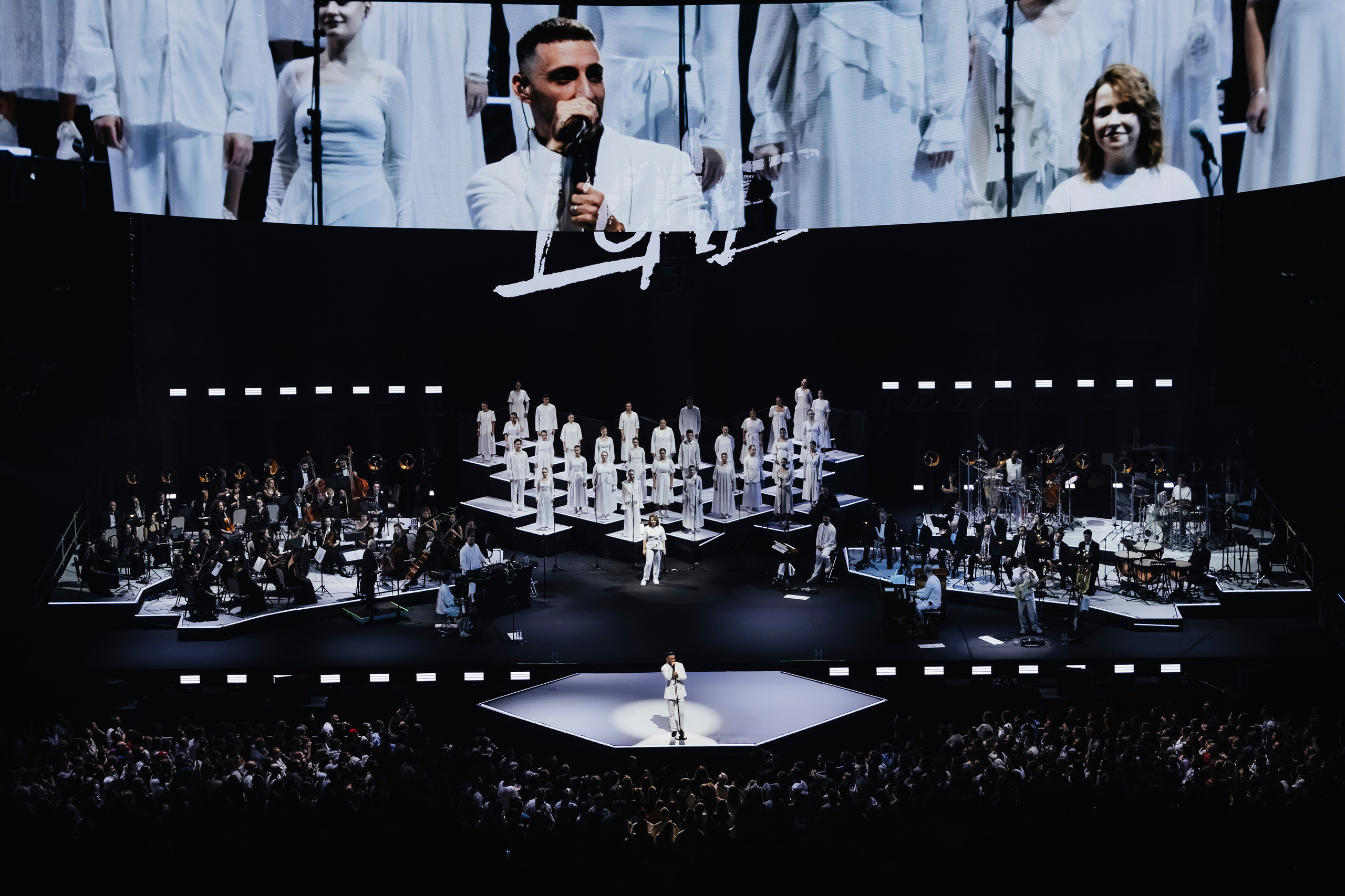 Концерт L’ONE с хором и симфоническим оркестром в Live Арене 19 октября 2025. Репортажный, event, концертный и backstage фотограф из Москвы Виталий Кривцов