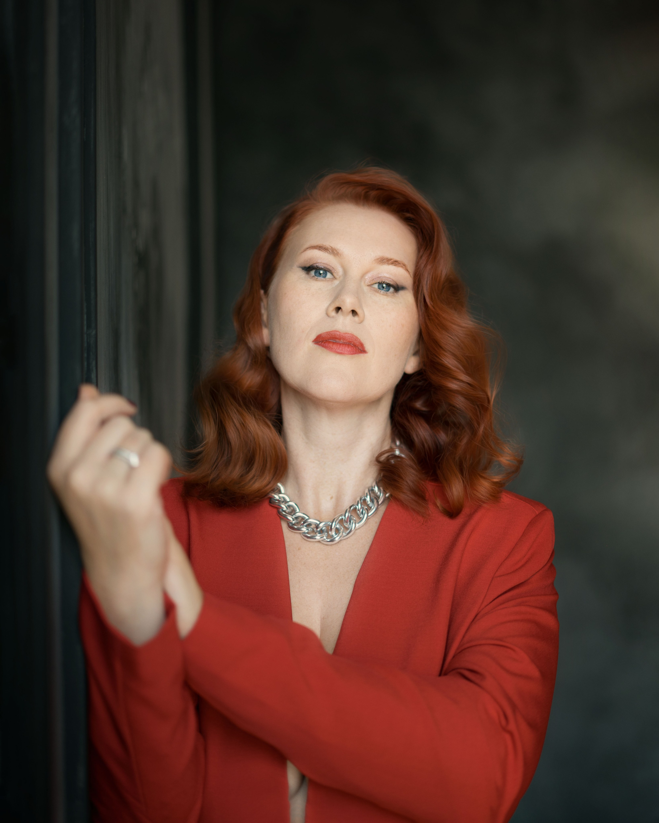 Красивая женщина с рыжими волосами, крупный портрет. Фото на аватарку. Женский фотограф в Хабаровске.