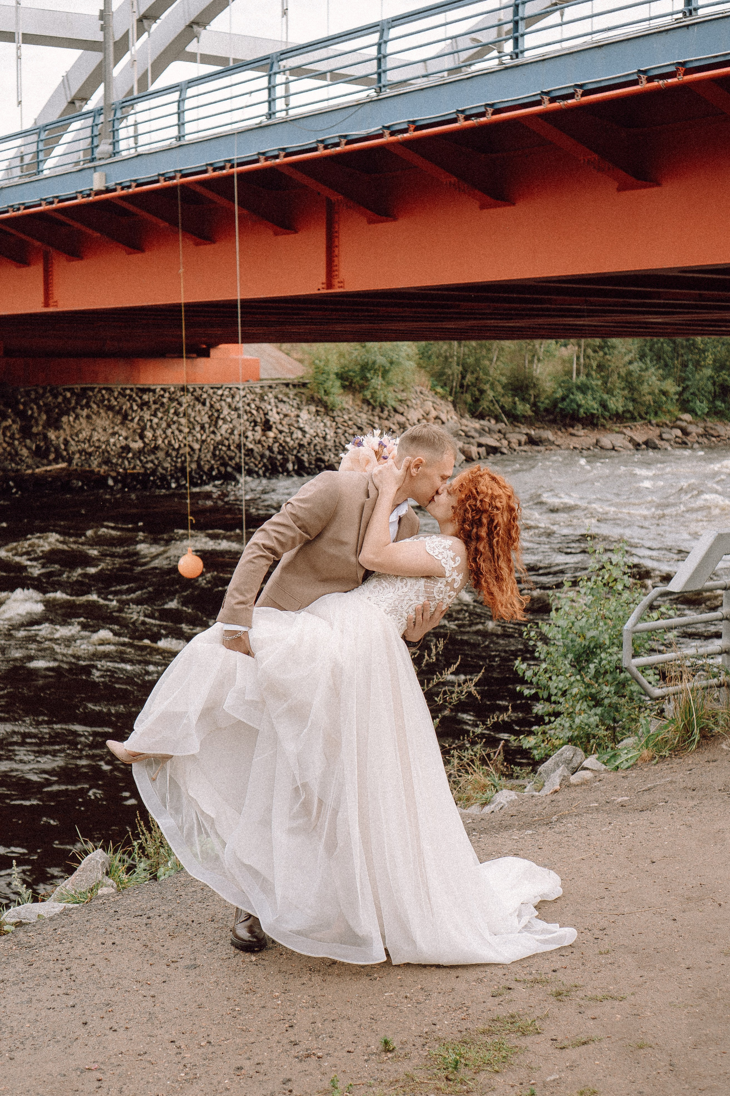 СВАДЕБНАЯ ФОТОСЕССИИЯ ПАРЫ В ГОРОДЕ ПРИОЗЕРСК В СОСНОВОМ ЛЕСУ И С ПИКАПОМ. Профессиональный фотограф, Санкт-Петербург — Виктория Богомолова
