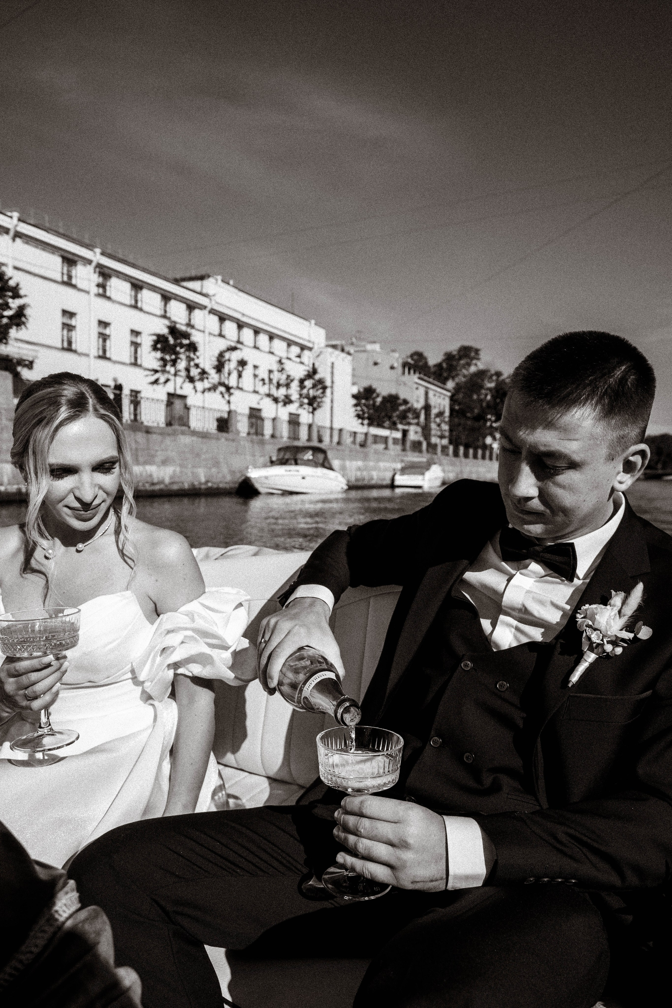 СВАДЕНБНАЯ СЬЕМКА НА КАТЕРЕ ПО КАНАЛАМ САНКТ-ПЕТЕРБУРГА И В АКВАТОРИИ НЕВЫ. Профессиональный фотограф, Санкт-Петербург — Виктория Богомолова