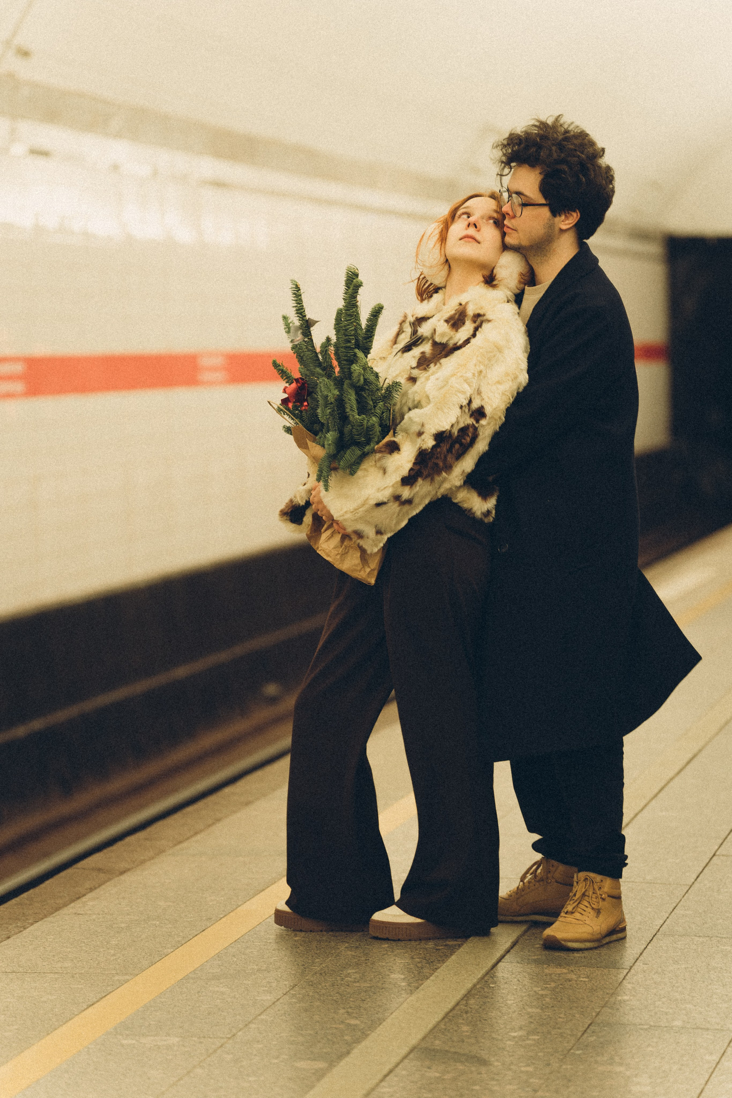 НОВОГОДНЯЯ ФОТОСЕСИИЯ ПАРЫ В МЕТРО ЛЮБОВЬ. Профессиональный фотограф, Санкт-Петербург — Виктория Богомолова