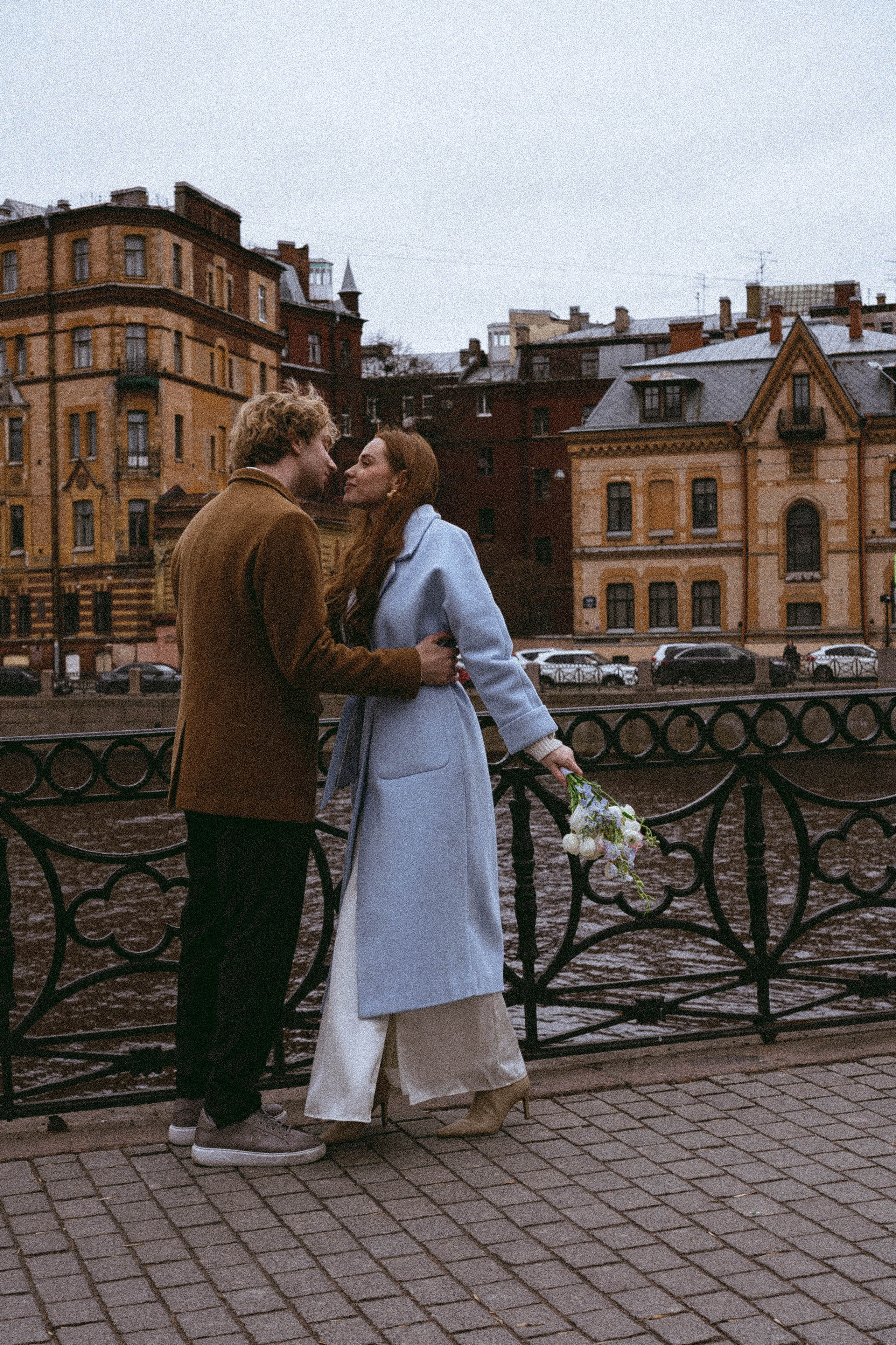 СВАДЕБНАЯ СЬЕМКА В ОТЕЛЕ. СБОРЫ ЖЕНИХА И НЕВЕСТЫ И ТАКЖЕ ТОР И ПОДГОТОВКА К ПРОГУЛКЕ И ПРОГУЛКА ПО ПЕТРОГРАДКЕ. Профессиональный фотограф, Санкт-Петербург — Виктория Богомолова