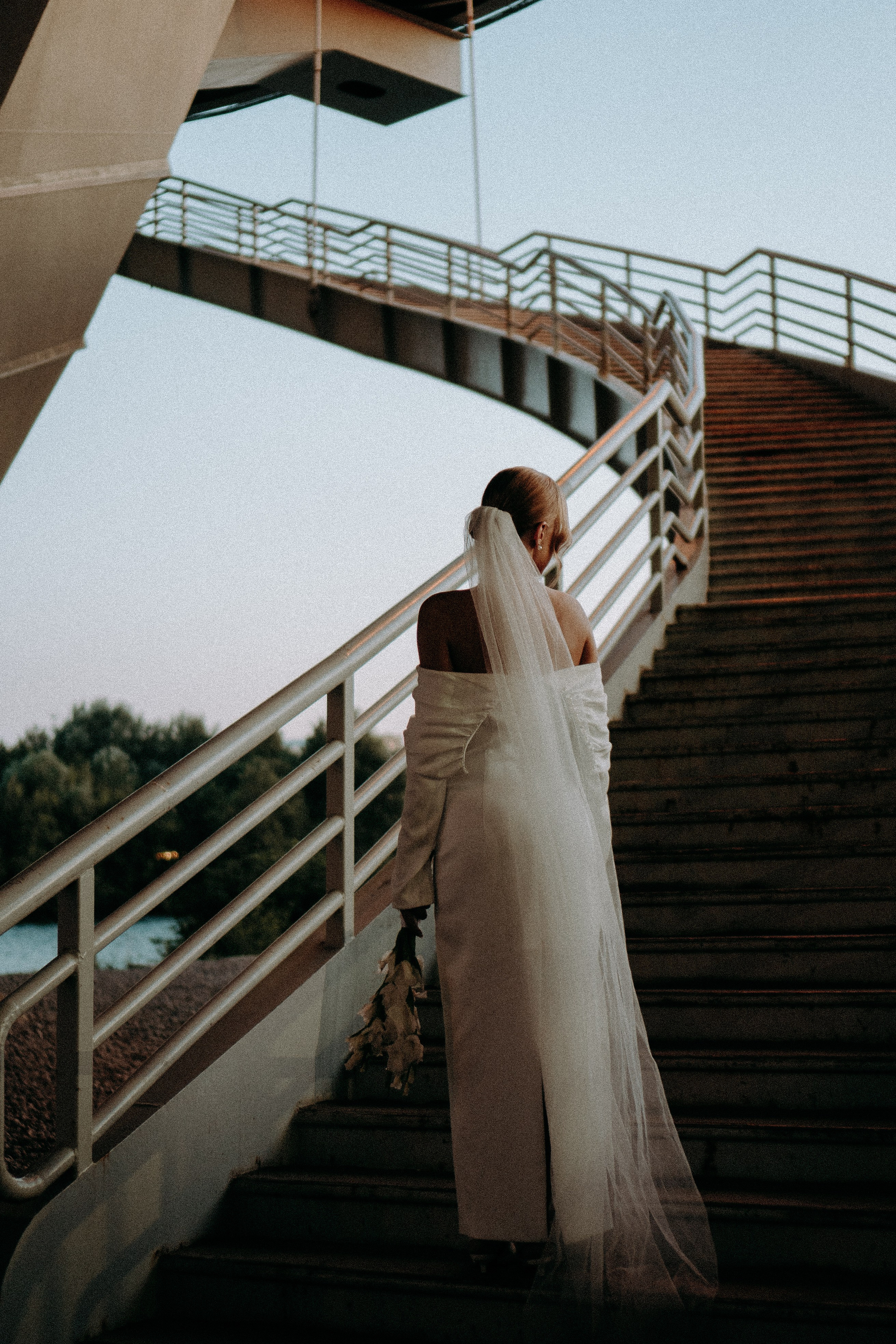 СВАДЕБНАЯ СЬЕМКА ВОЗЛЕ МСОТА БЕТАНКУРА НА КАБРИОЛЕТЕ. Профессиональный фотограф, Санкт-Петербург — Виктория Богомолова