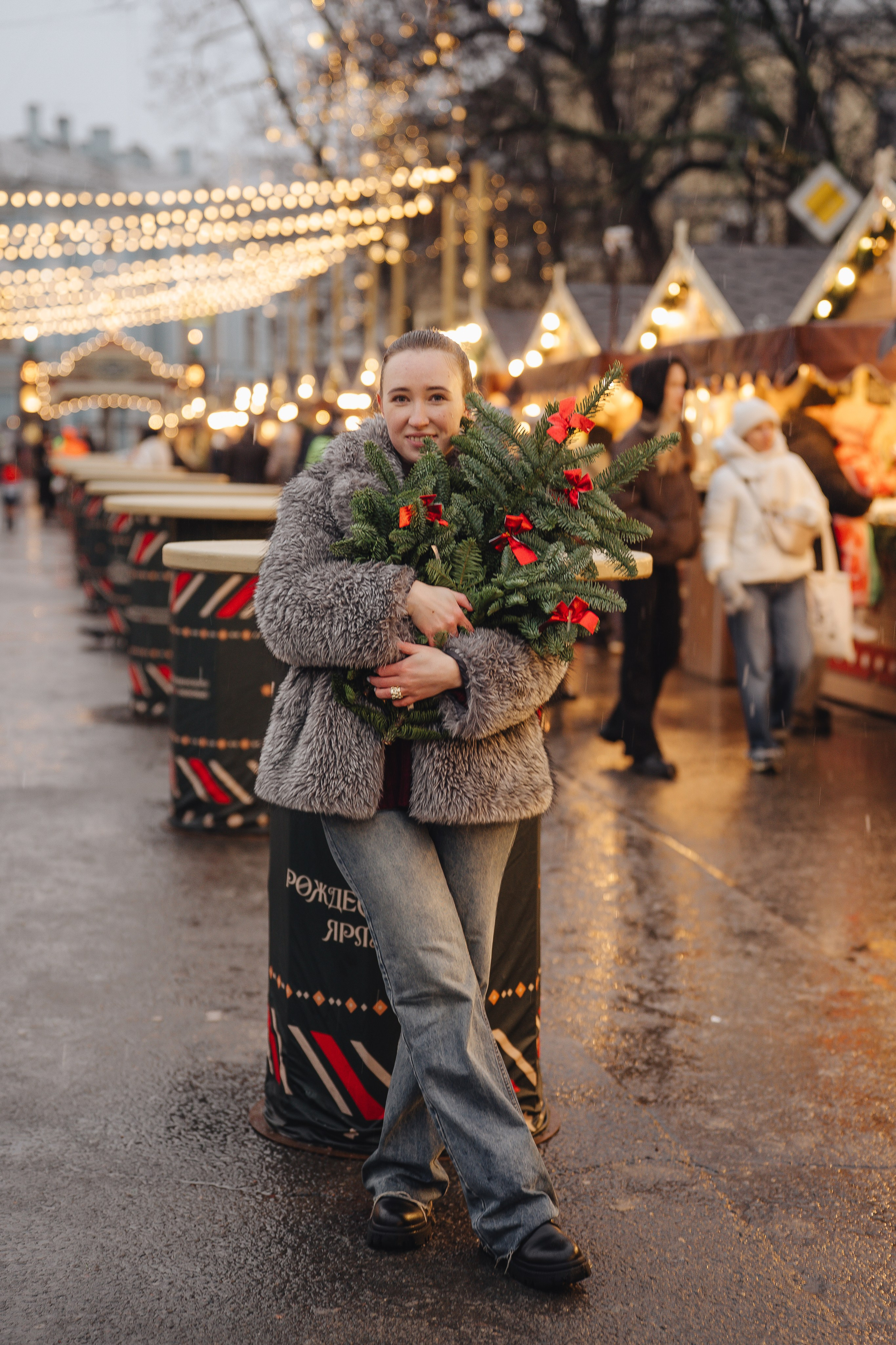 ПРОГУЛКА НА МАНЕЖНОЙ ПЛОЩАДИ ДЛЯ ДЕВУШКИ ПЕРЕД НОВЫМ ГОДОМ (НОВОГОДНЯЯ ФОТОСЕССИИЯ НА МАНЕЖНОЙ ПЛОЩАДИ). Профессиональный фотограф, Санкт-Петербург — Виктория Богомолова