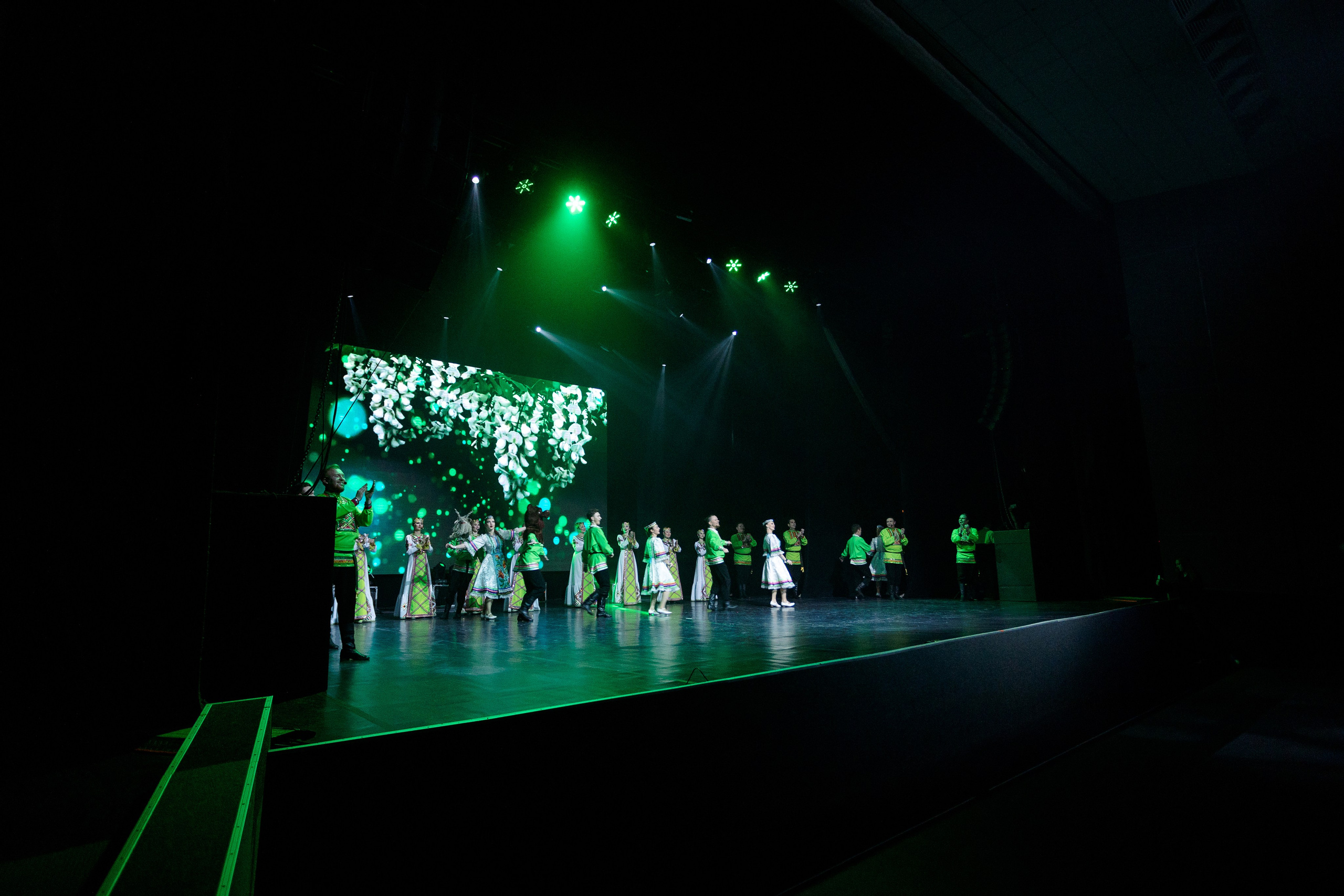 РЕПОРТАЖ: НОВЫЙ ГОД В ДК МЕТАЛЛУРГ. Профессиональный фотограф в Ижевске Леша Петров