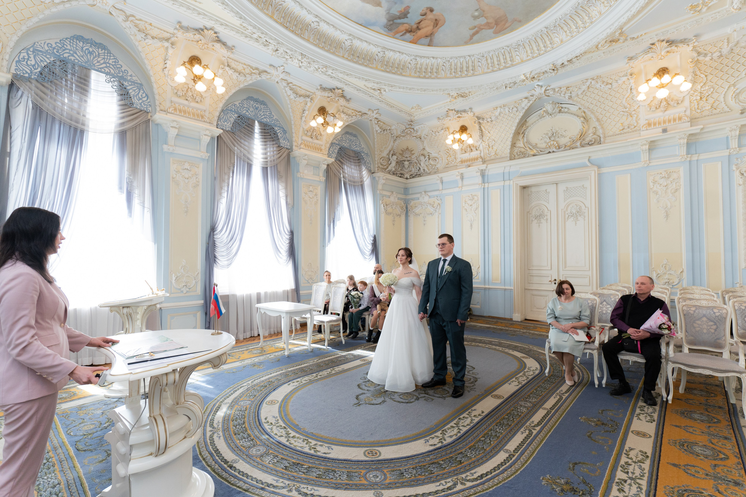 Свадебная фотосессия во дворце 2 на Фурштадской. Свадебный фотограф Александр Невский в Санкт-Петербурге