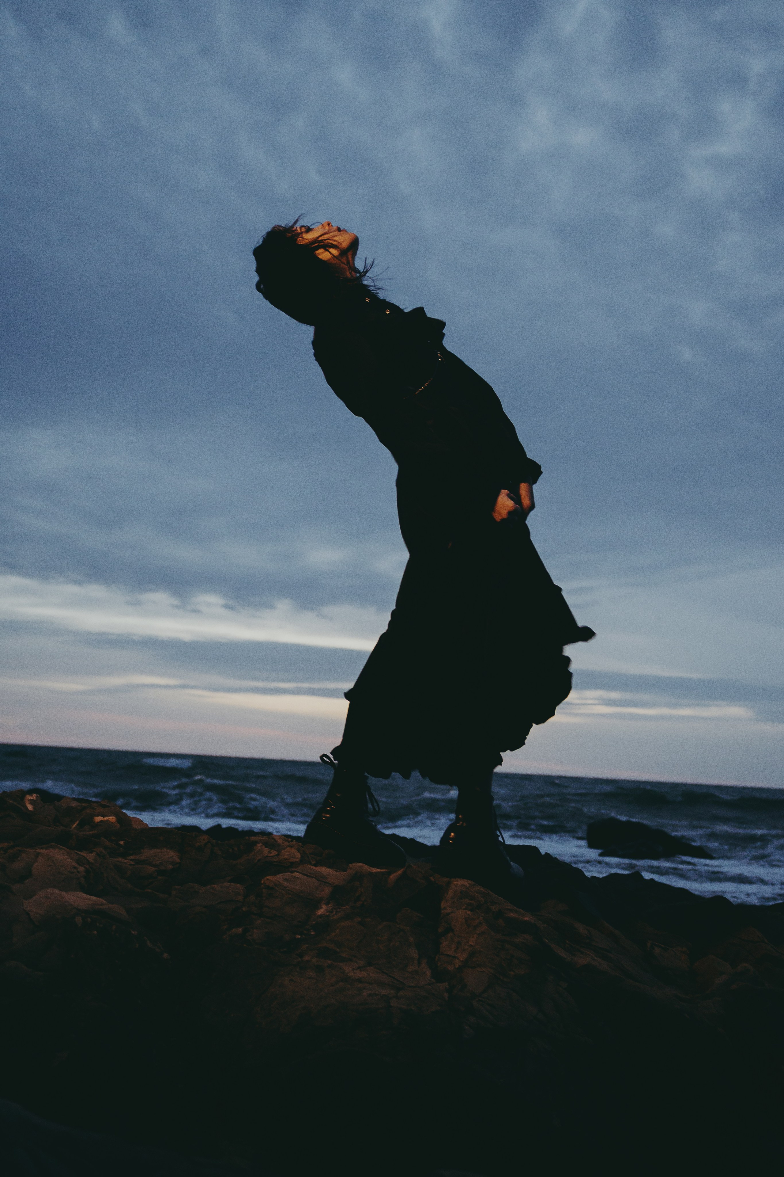 Съёмка у моря с оленьими рогами