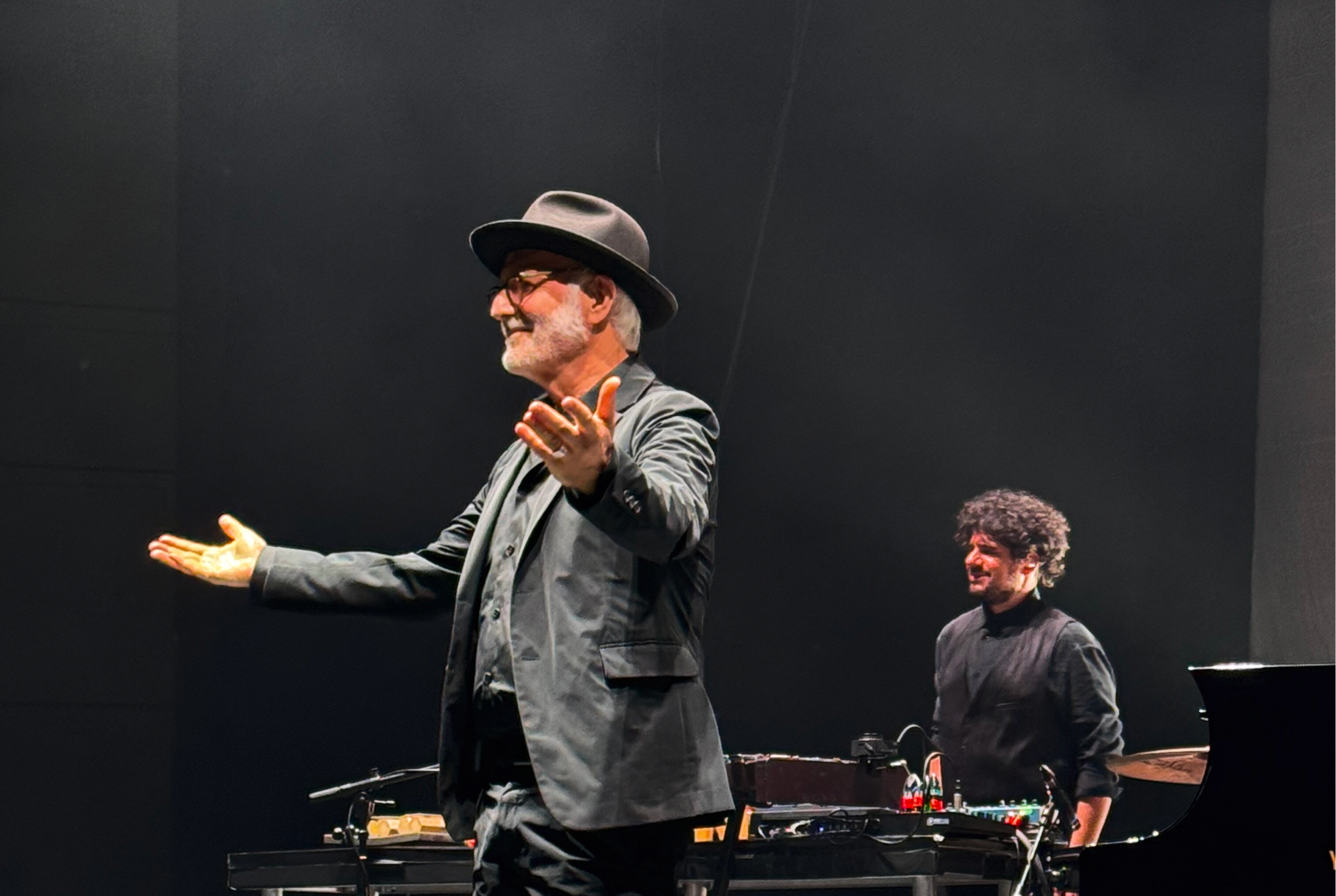 Организация мероприятий в Азии: концерты, вечеринки, бизнес-ужины, конференции. Аренда сценического оборудования, светодиодных экранов. CREATIVE SHELL АЗИЯ