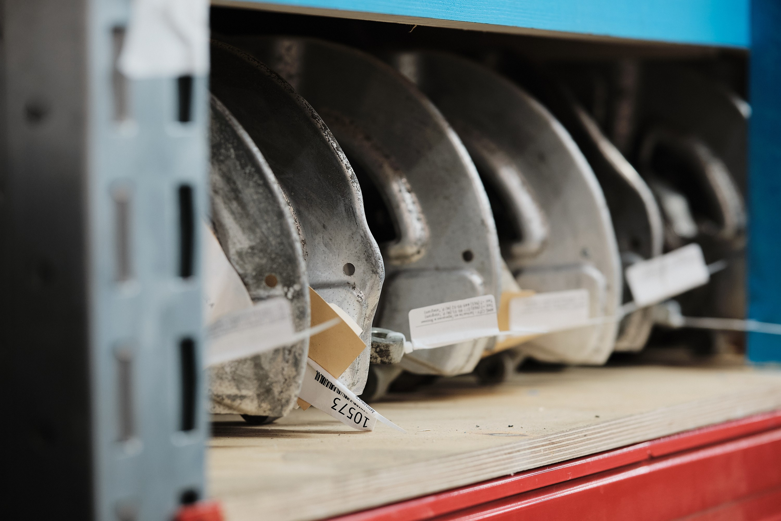 «Передняя подвеска Mercedes-Benz GLE W167 оригинальная запчасть»«Задняя пневматическая подвеска Mercedes-Benz GLS X167 с амортизаторами»«Комплект подвески Mercedes-Benz ML W166 с пружинами и рычагами»«Пневматическая подвеска Mercedes-Maybach S-Class W223 оригинал»«Амортизатор передний Mercedes-Benz GLC X253 для замены»ALT-тексты для коробок передач Mercedes-Benz«Автоматическая коробка передач 9G-Tronic Mercedes-Benz S-Class W222»«АКПП Mercedes-Benz GLE W167 оригинальная запчасть»«Коробка передач Mercedes-Benz ML W166 с электронным управлением»«Трансмиссия Mercedes-Maybach GLS X167 новая оригинальная деталь»«Коробка передач Mercedes-Benz GLC X253 автоматическая 9-ступенчатая»ALT-тексты для ходовой части Mercedes-Benz«Рычаг подвески передний Mercedes-Benz GLE W167 оригинал»«Шаровая опора Mercedes-Benz GLS X167 для замены»«Пружина подвески задняя Mercedes-Benz ML W166 новая»«Стойка стабилизатора Mercedes-Maybach S-Class W223 оригинальная»«Рулевая рейка Mercedes-Benz GLC X253 с усилителем»ALT-тексты для тормозных систем Mercedes-Benz«Тормозной диск передний Mercedes-Benz GLE W167 оригинальная запчасть»«Тормозной суппорт Mercedes-Benz GLS X167 с электрическим ручником»«Тормозные колодки Mercedes-Benz ML W166 комплект для замены»«ABS датчик Mercedes-Maybach S-Class W223 оригинал»«Тормозной диск задний Mercedes-Benz GLC X253 с вентиляцией»