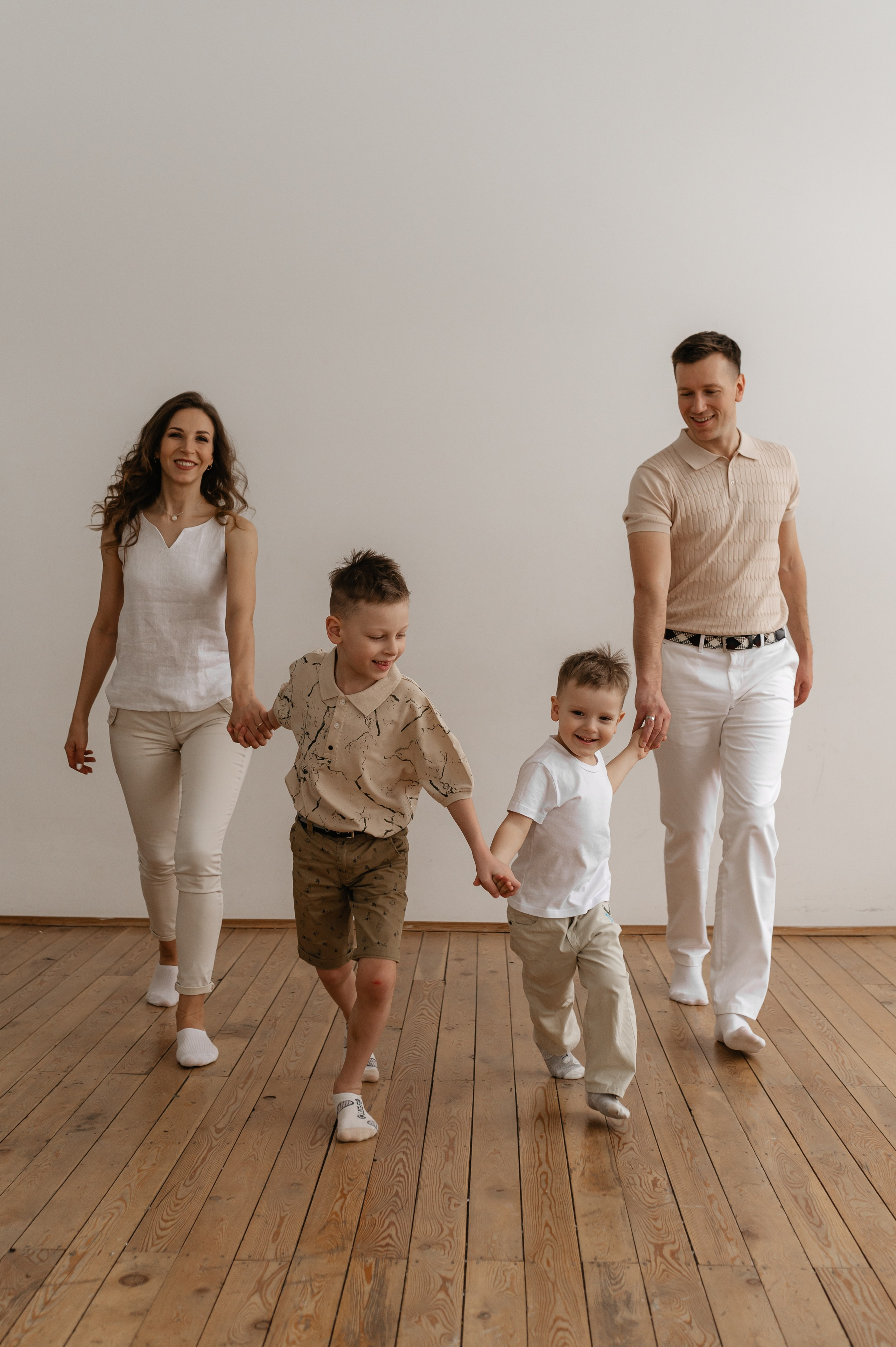 Семейная на циклораме. Главная