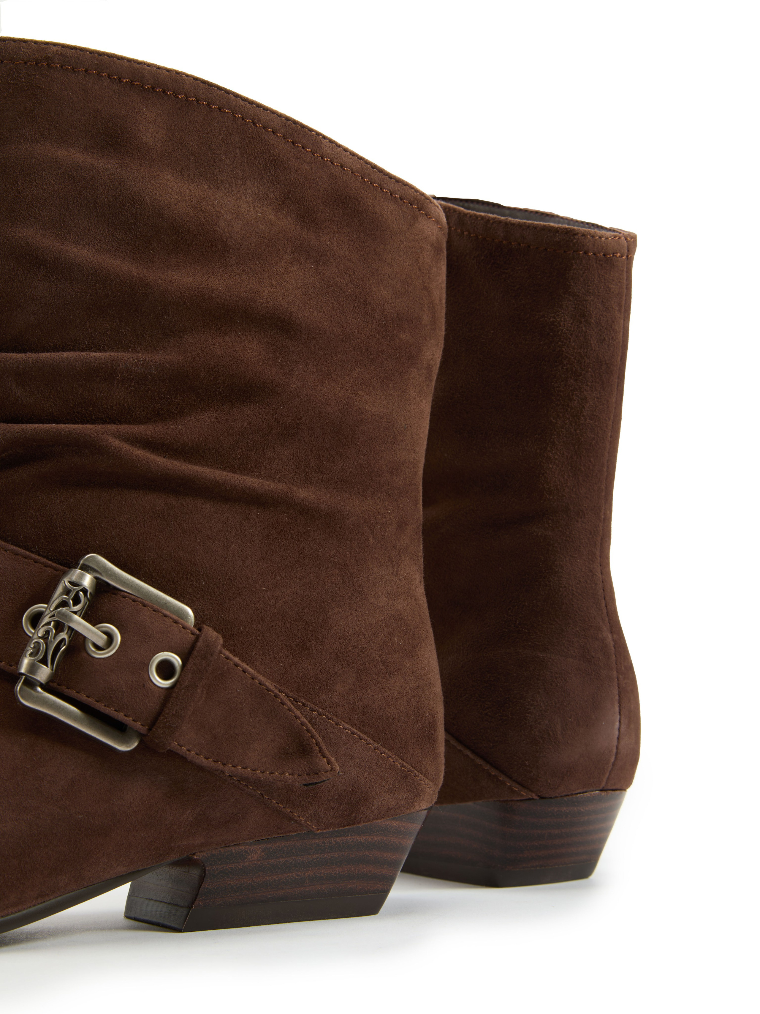 Каталожная фотография обуви. Фотограф в Москве Егор Гончаров