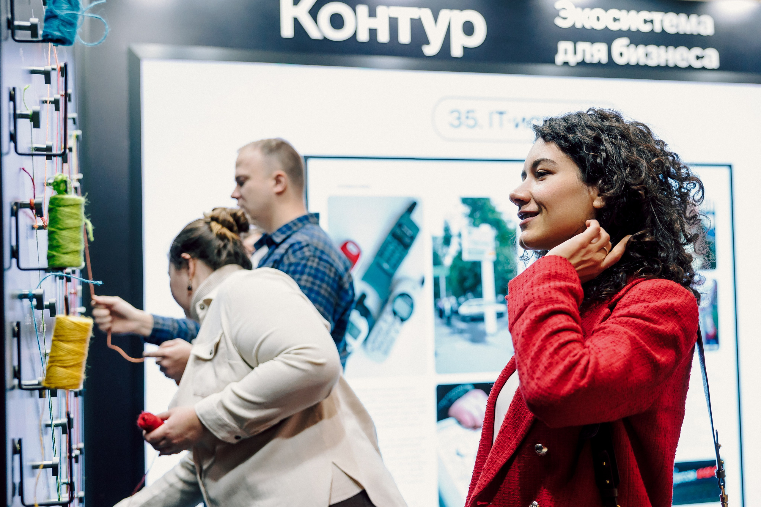 СКБ Контур — Форум будущего — Стенд. Лёшка Варзегов — фотограф