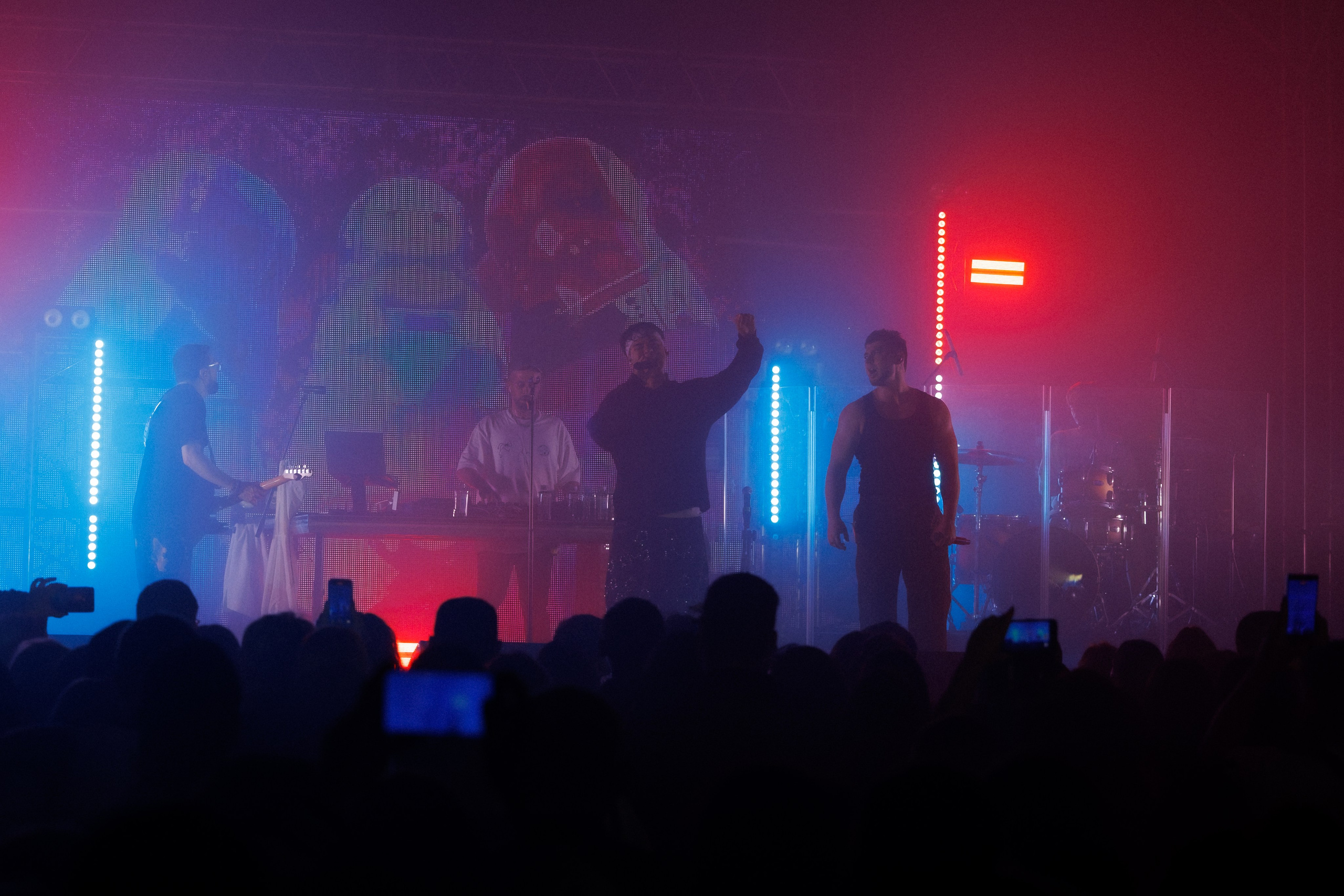 Фотоотчёт и репортаж с концерта группы GAYAZOV$ BROTHER$. Красильников Евгений — профессиональный фотограф в Ростове-на-Дону