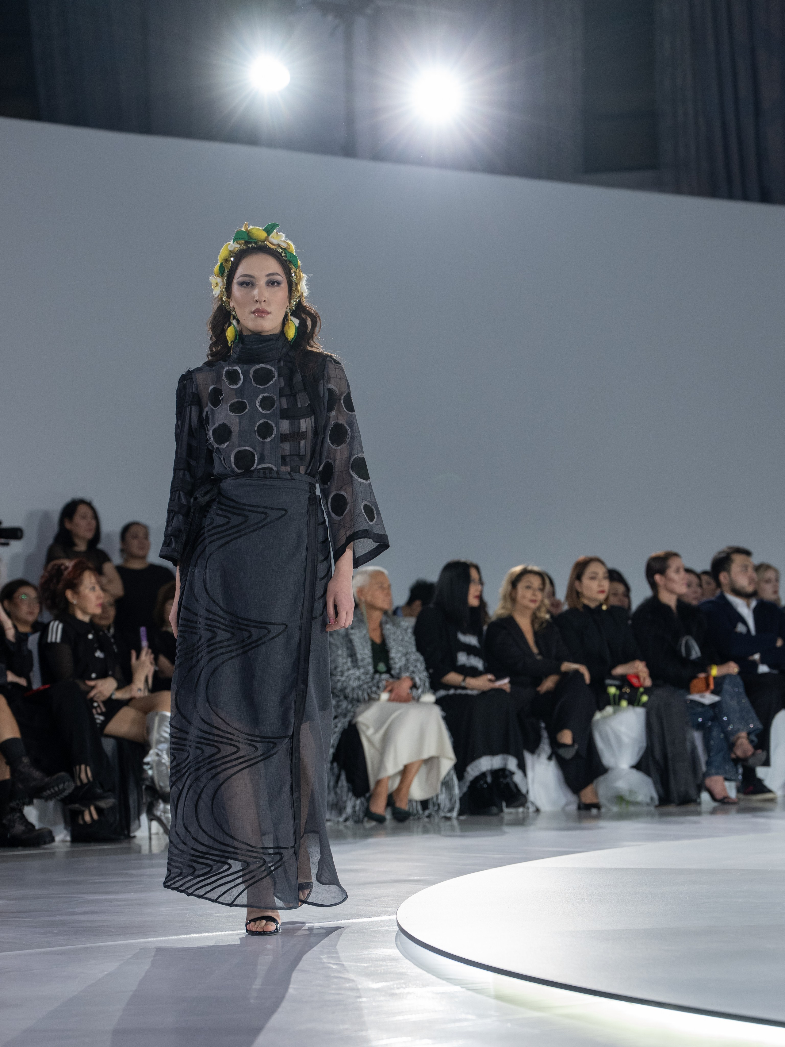 Дизайнер Kharchi. Сайт Алматинского НЮ АРТ, будуар и фэшн фотографа Дениса Карпенко